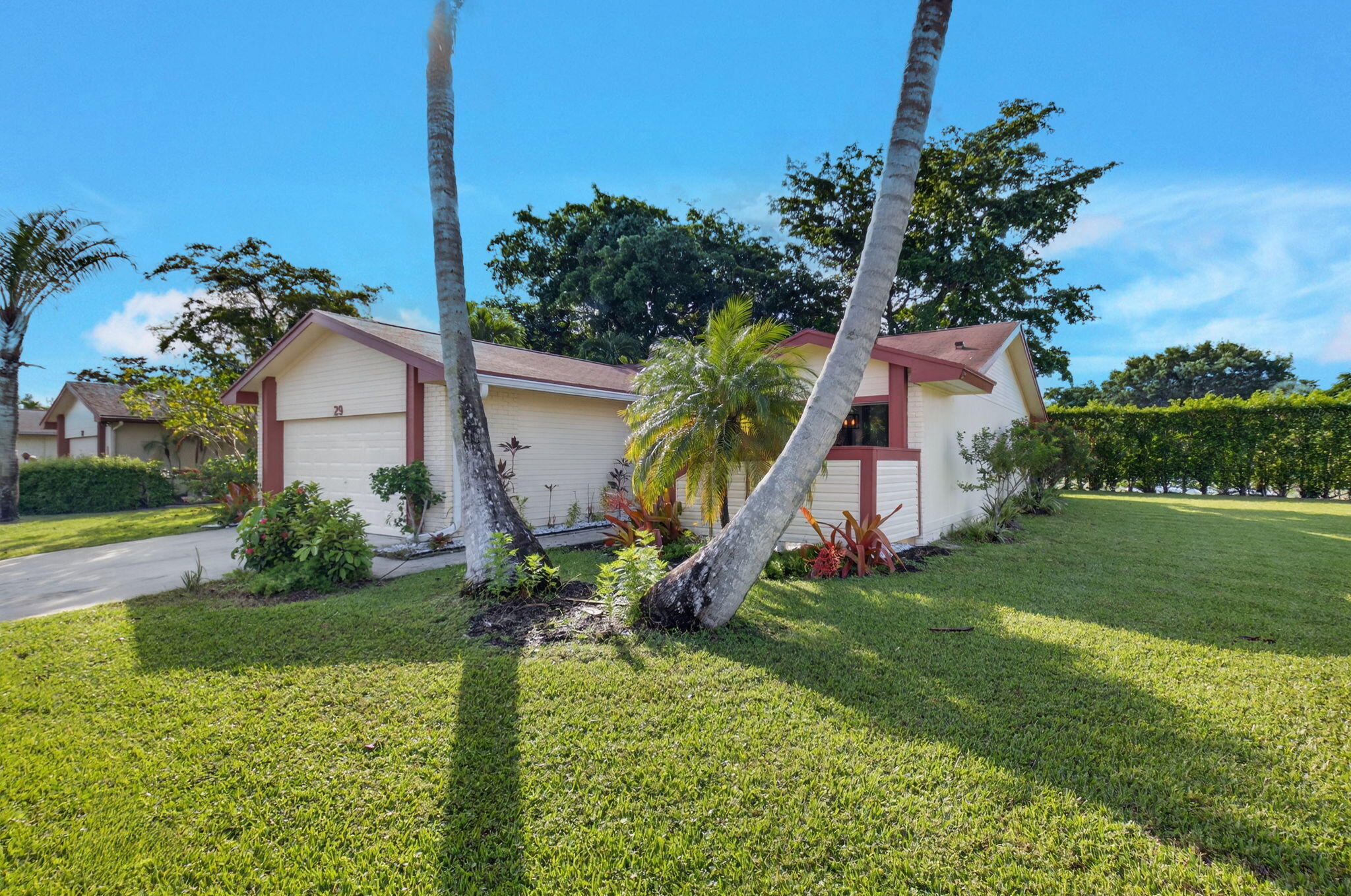 29 Fawlkland Circle, Boynton Beach FL 33426