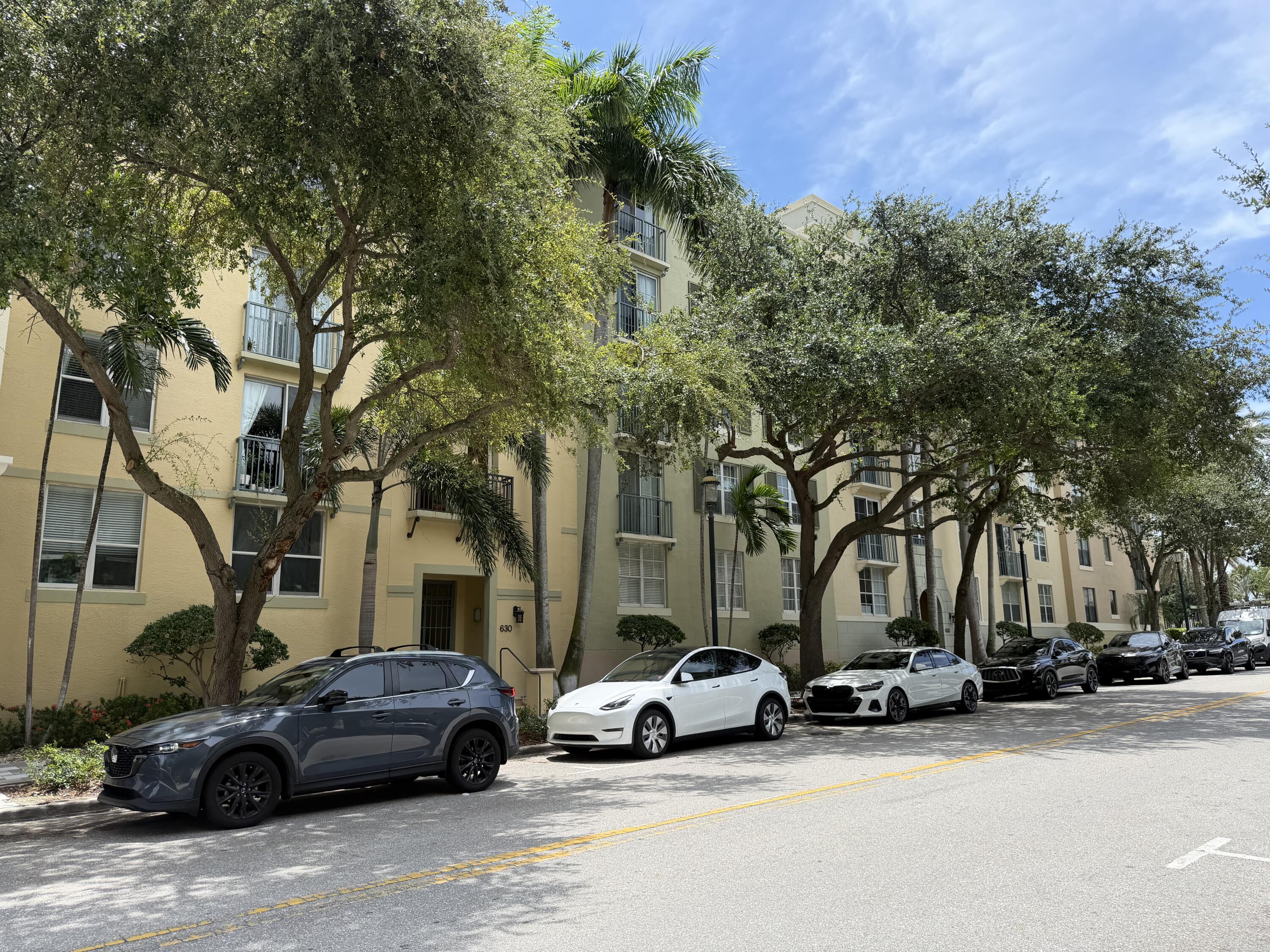 630 S SAPODILLA Avenue # 323, West Palm Beach FL 33401