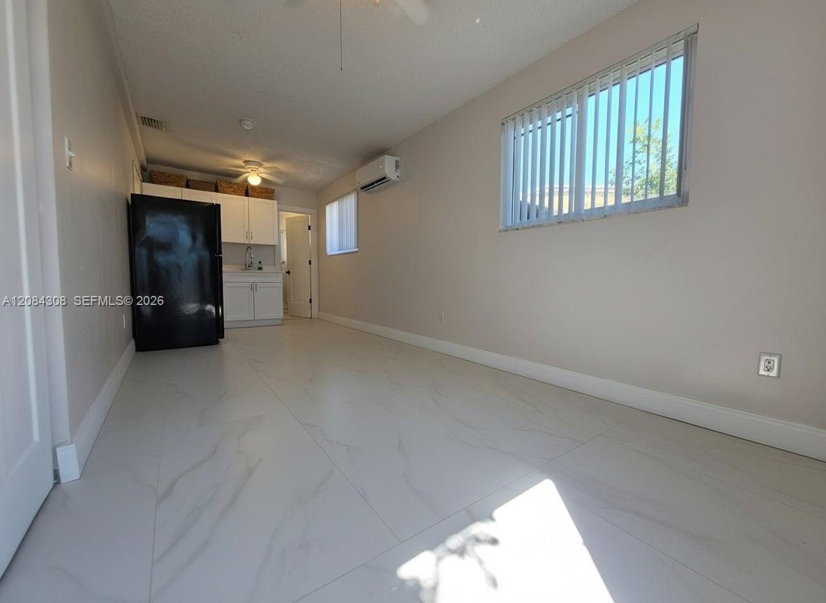 1430 N 68th Ave # B — Photo 3