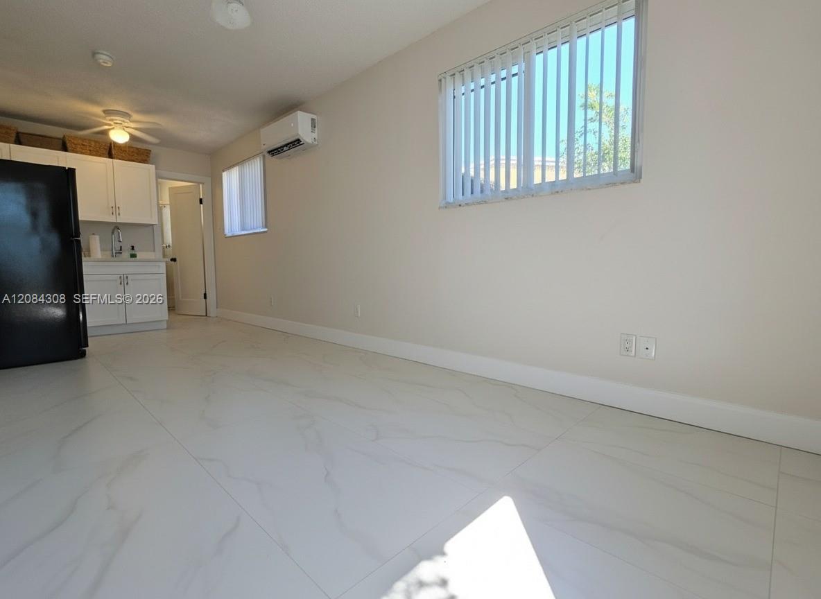 1430 N 68th Ave # B — Photo 4