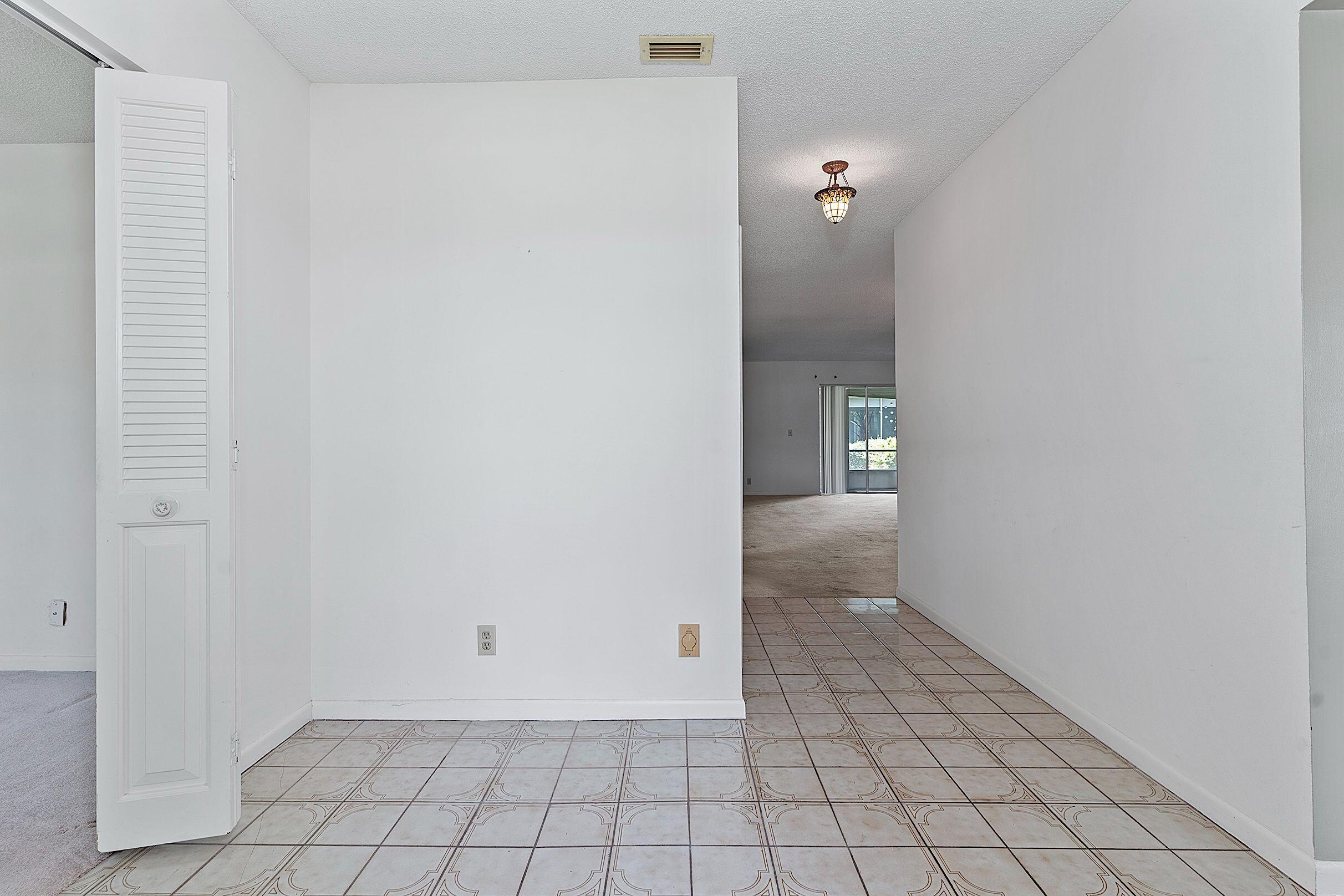 7184 PINE MANOR Drive — Photo 4