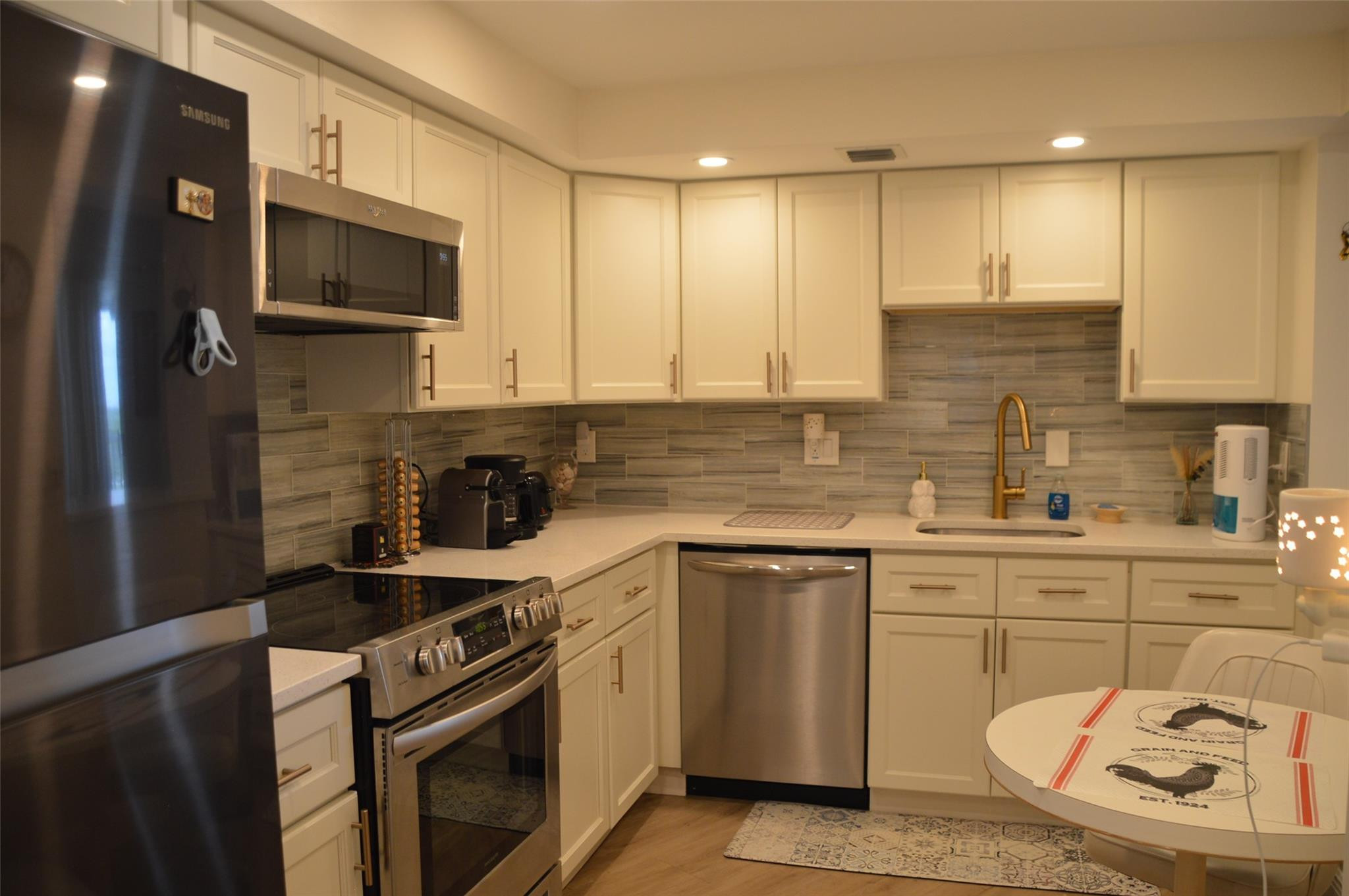 3090 N COURSE Drive # 805 — Photo 3