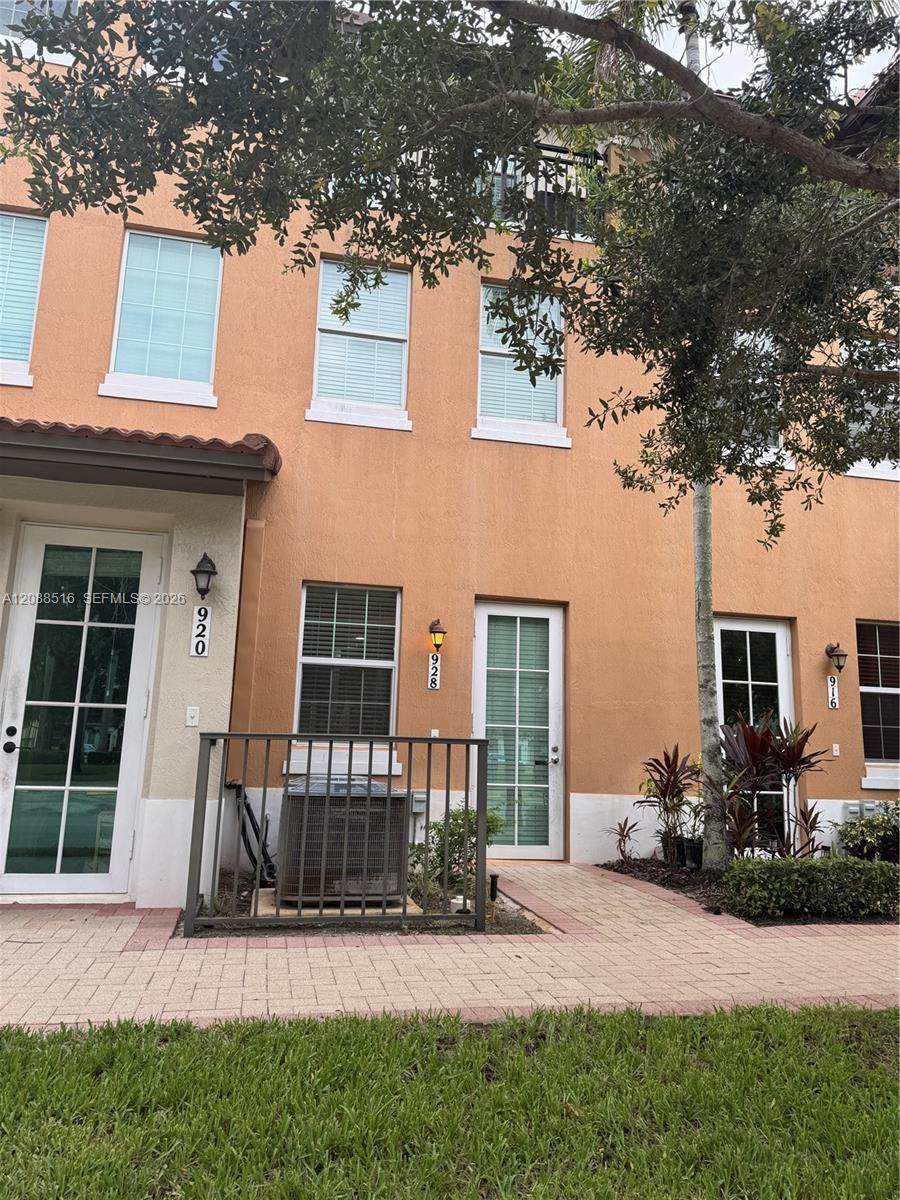928 SW 147th Ave # 2906 — Photo 2