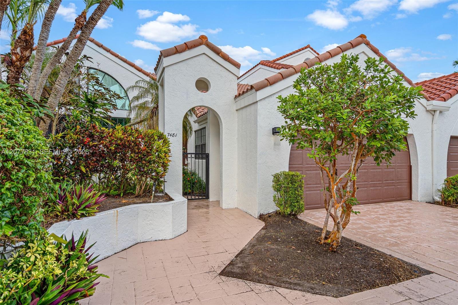 7481 Campo Florido — Photo 3