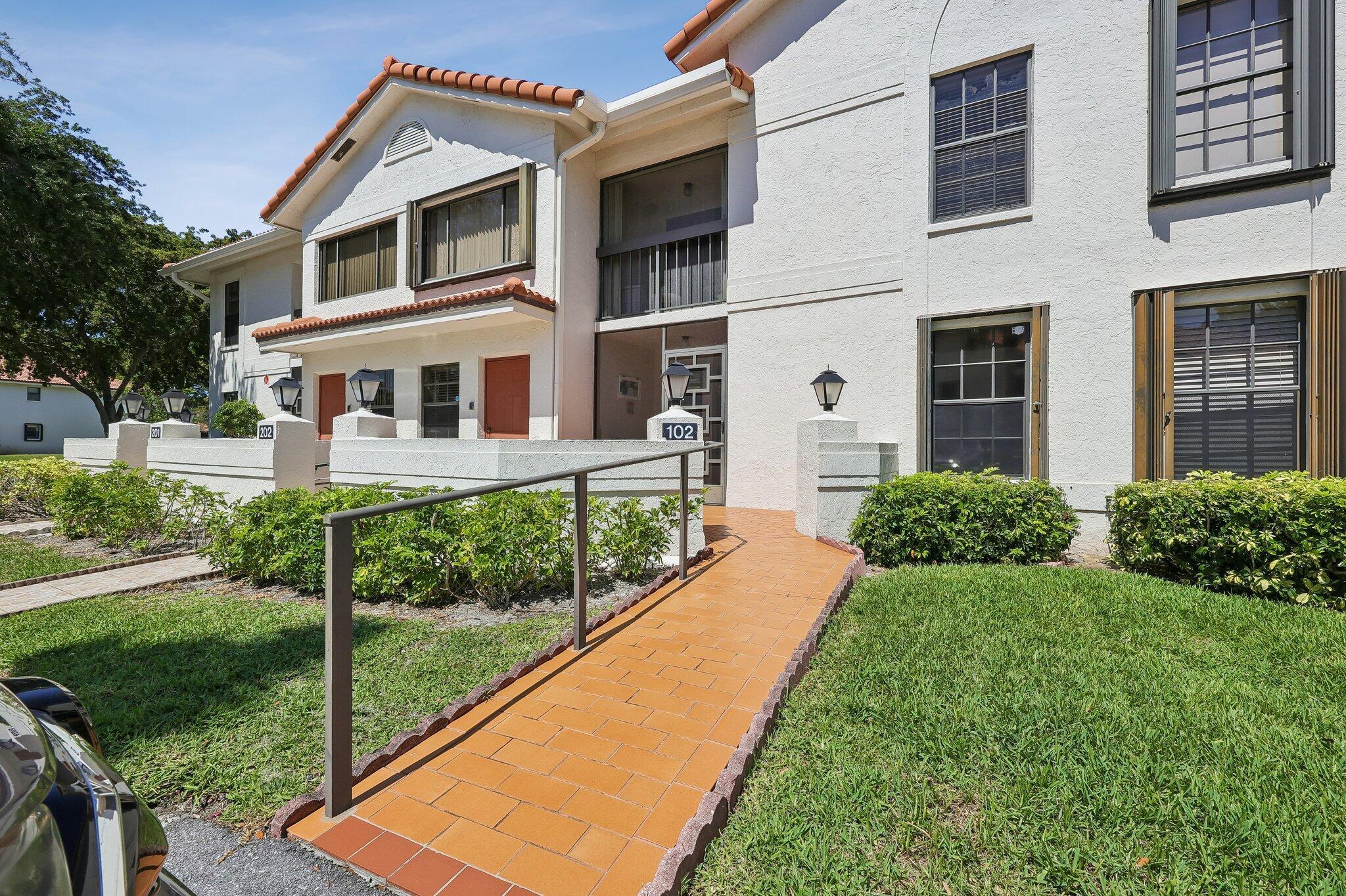 9681 E Sills Dr E # 102, Boynton Beach FL 33437