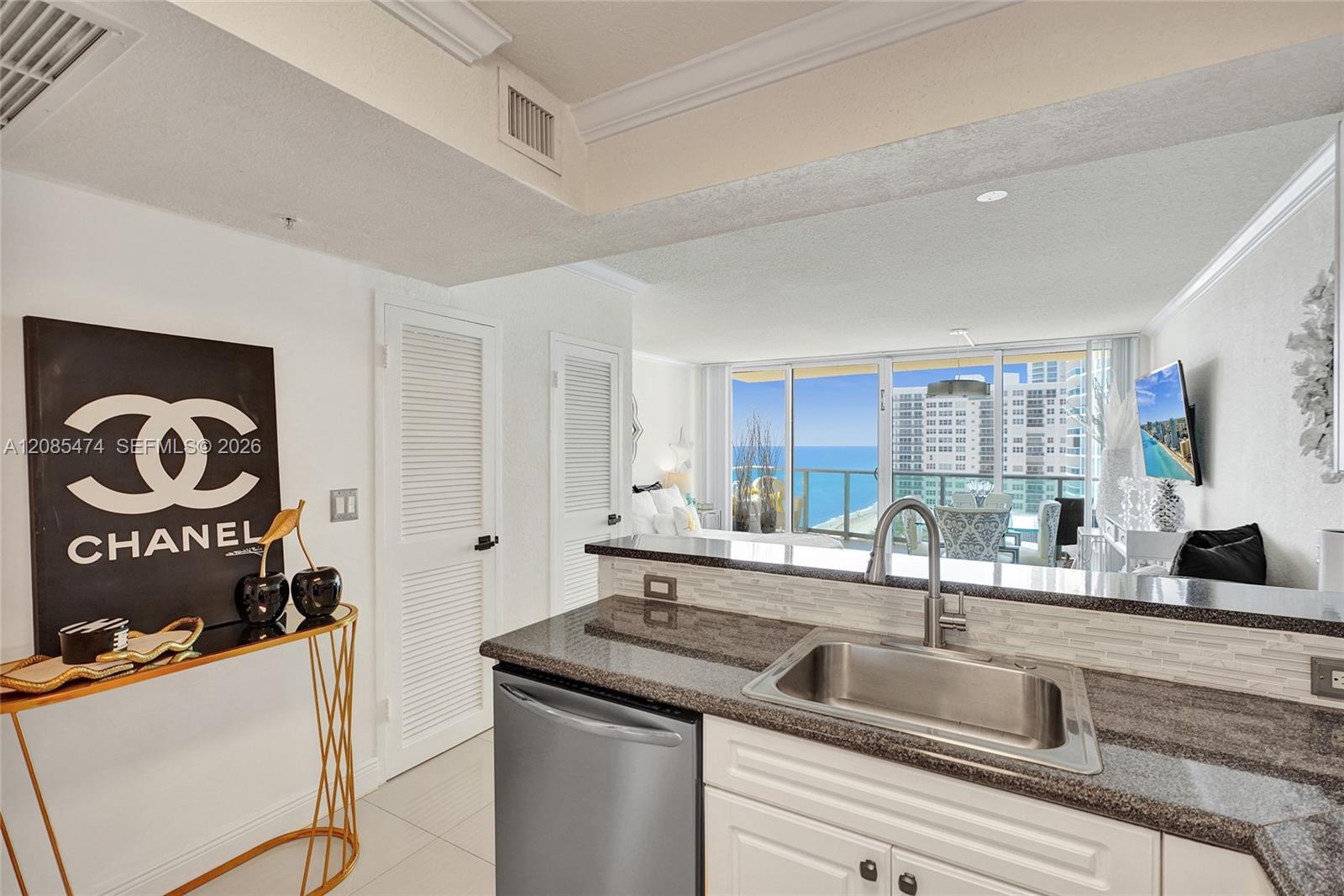 2501 S Ocean Dr — Photo 4