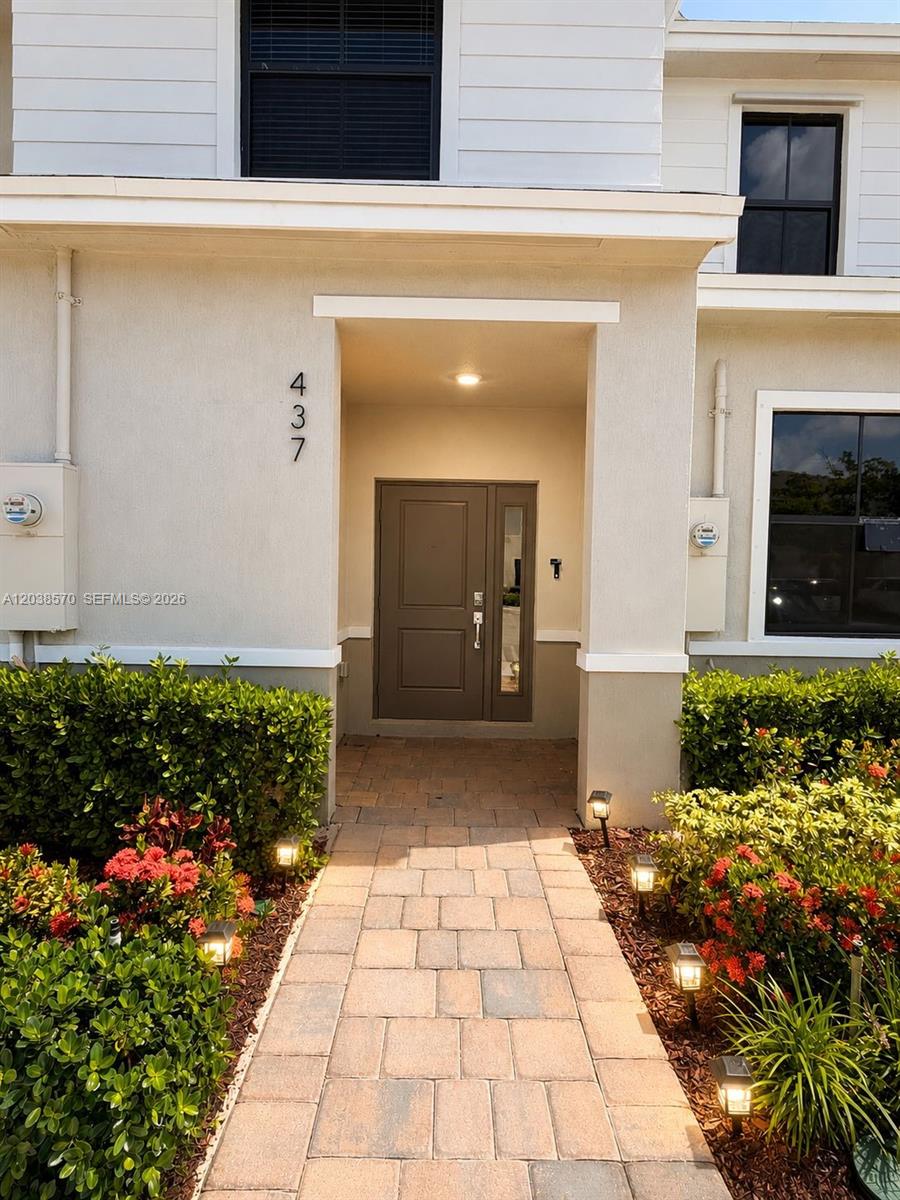 437 NE 13th St, Florida City FL 33034