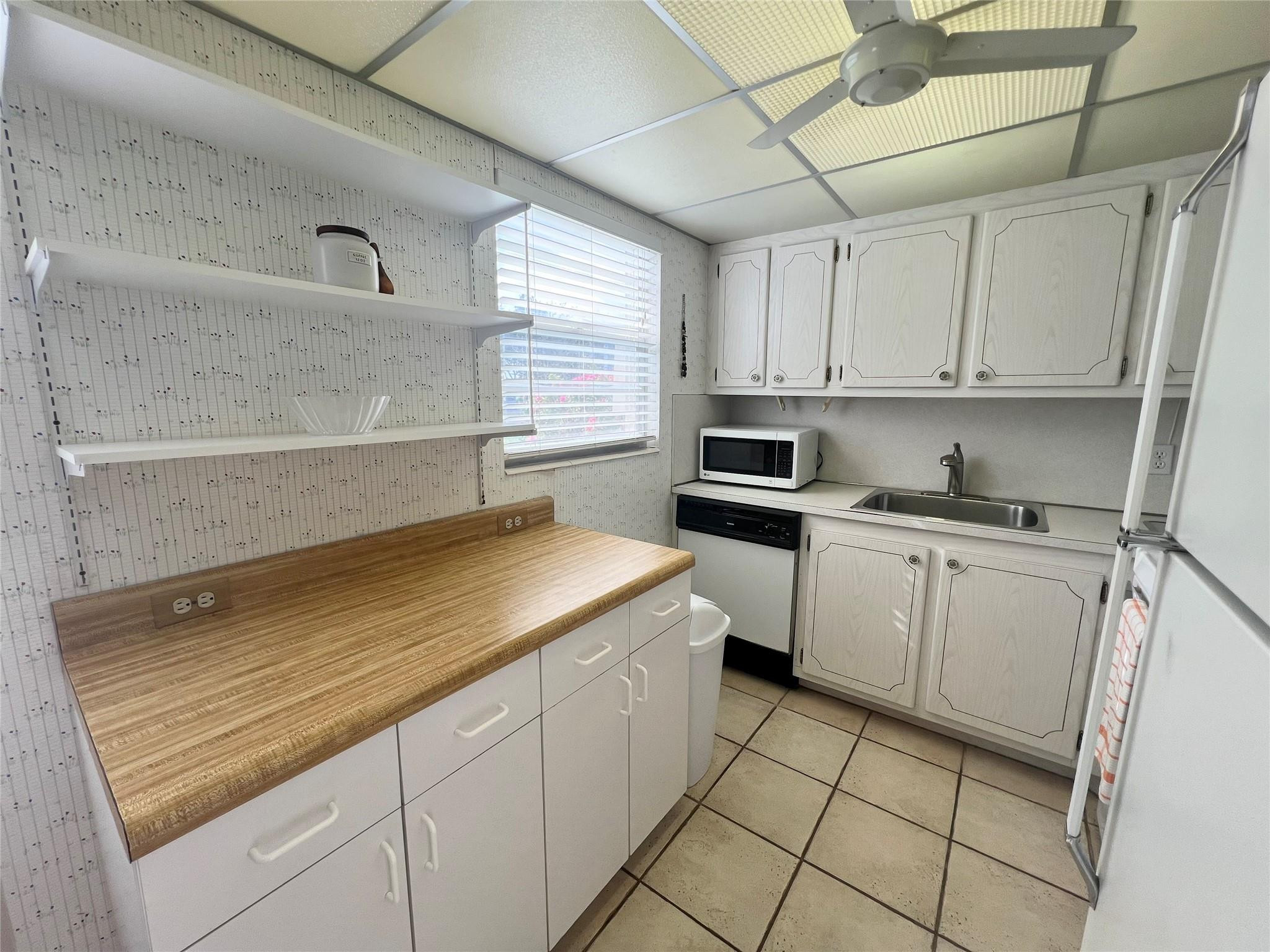 244 Farnham K # 244 — Photo 2