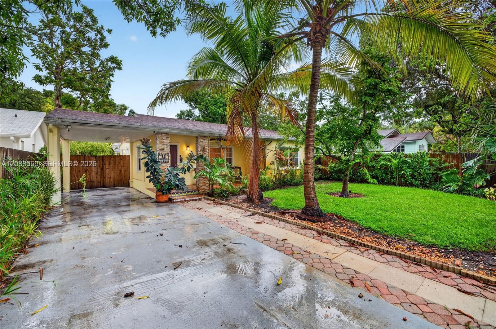 320 SW 12th Ave — Photo 3