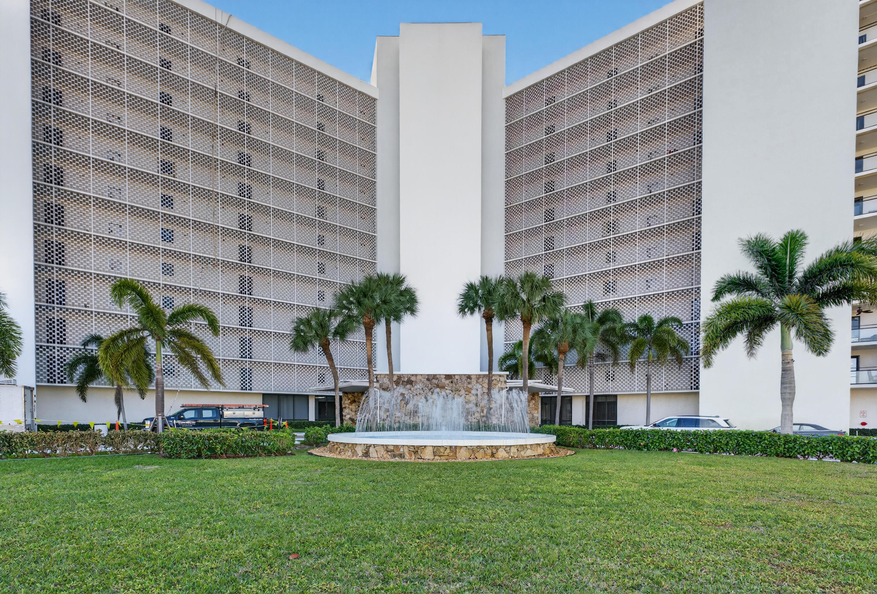 336 Golfview Road # 704, North Palm Beach FL 33408