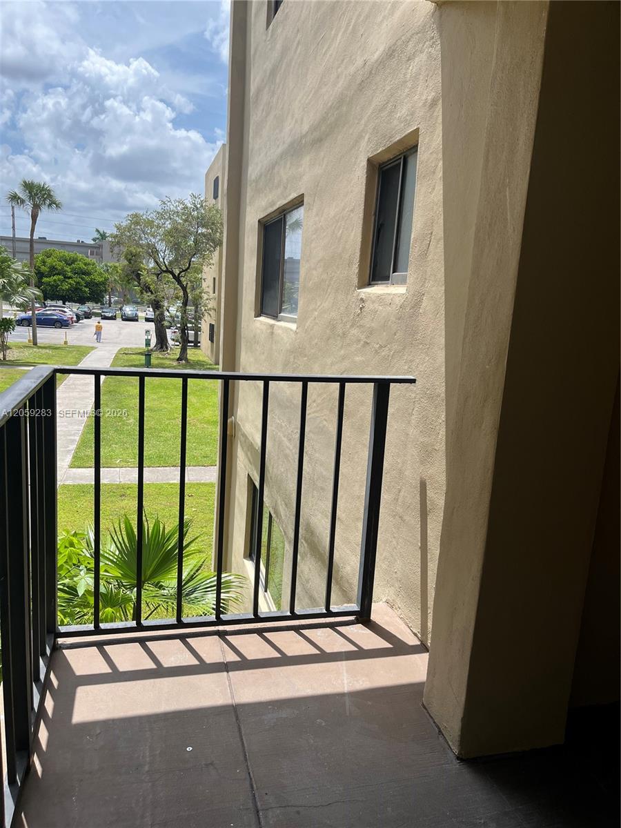 8625 NW 8th St # 213, Miami FL 33126