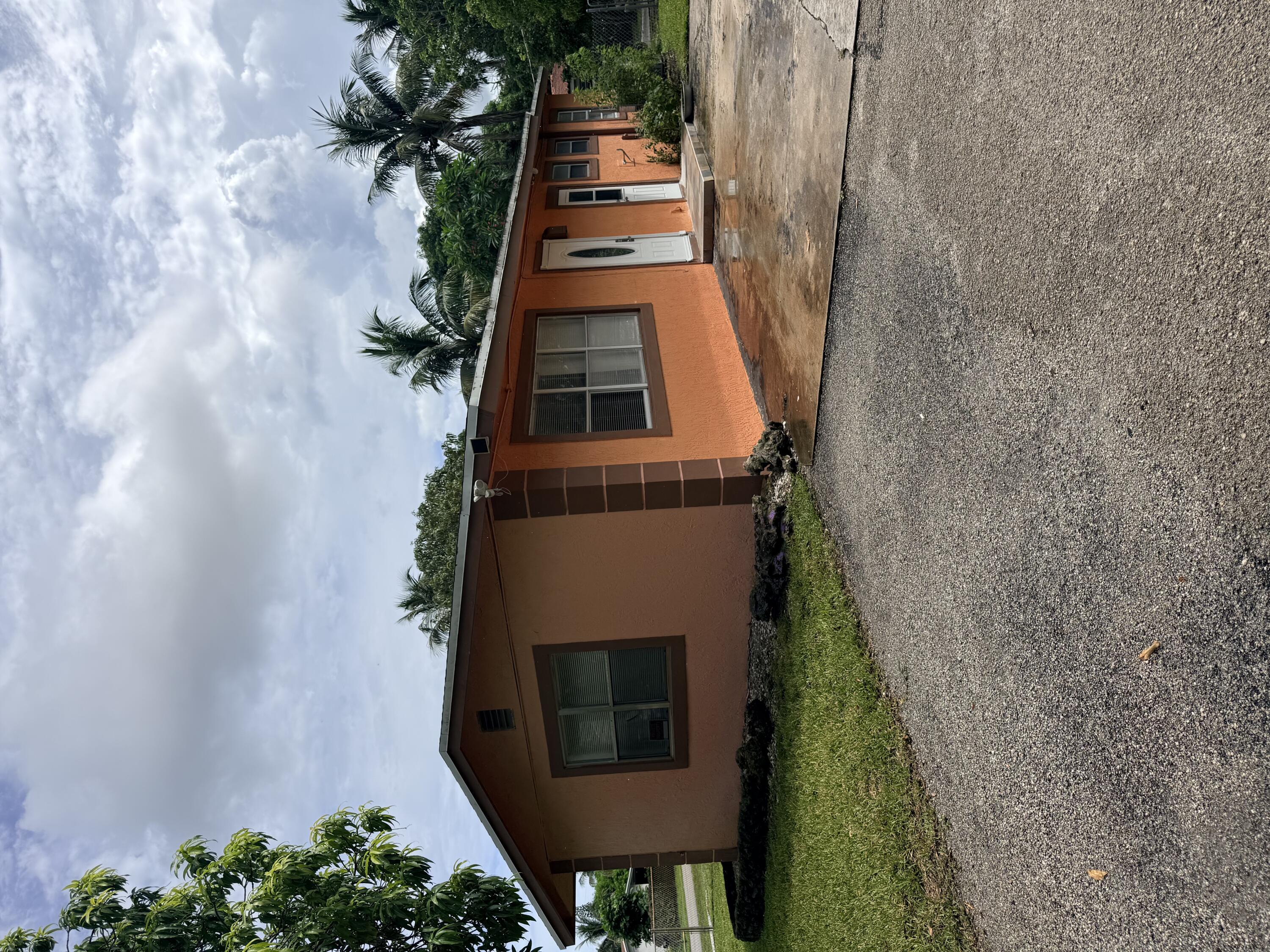 1643 NW 11TH Avenue — Photo 3