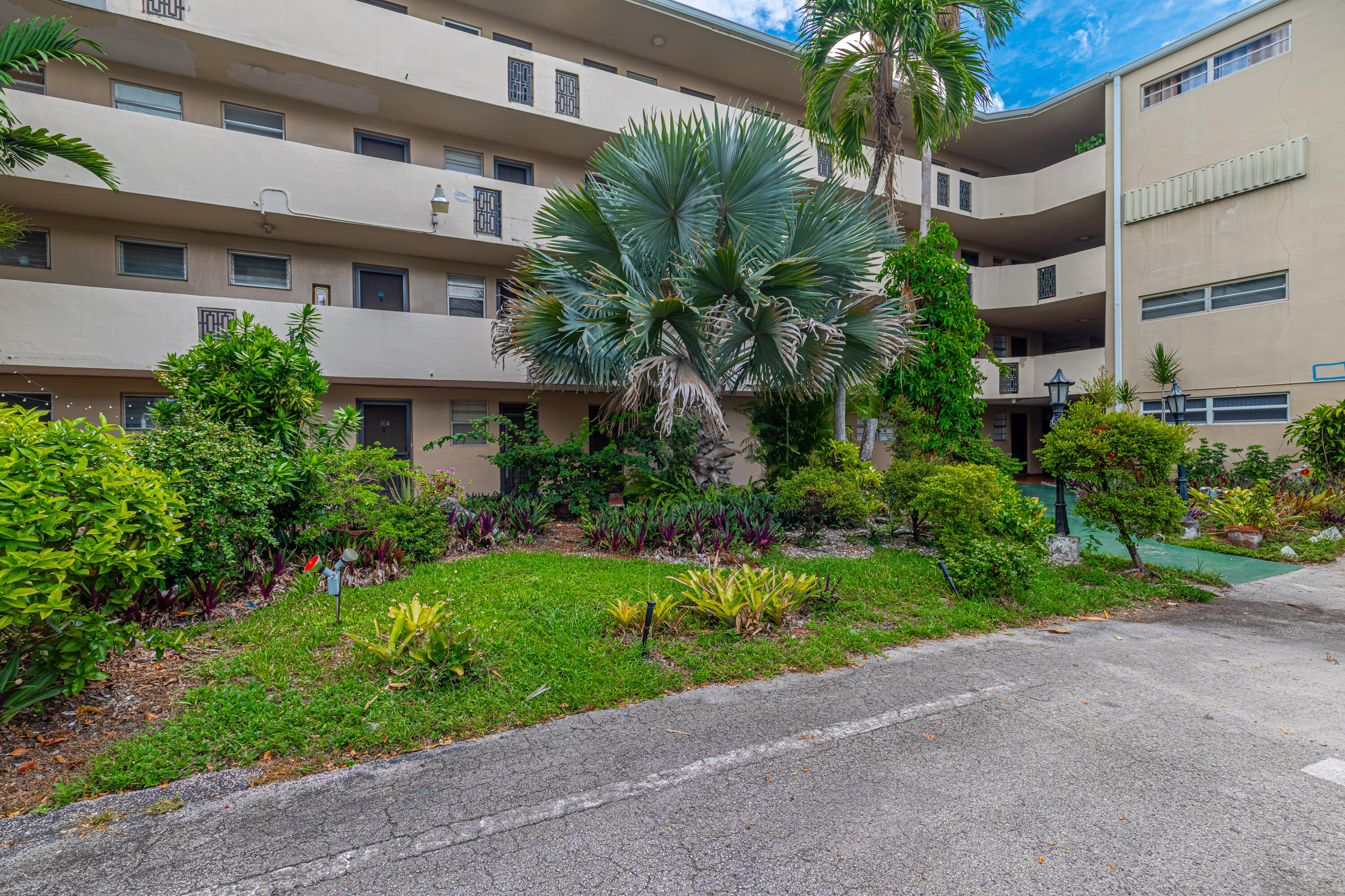 1660 NE 191st Street Unit 311, Miami FL 33179