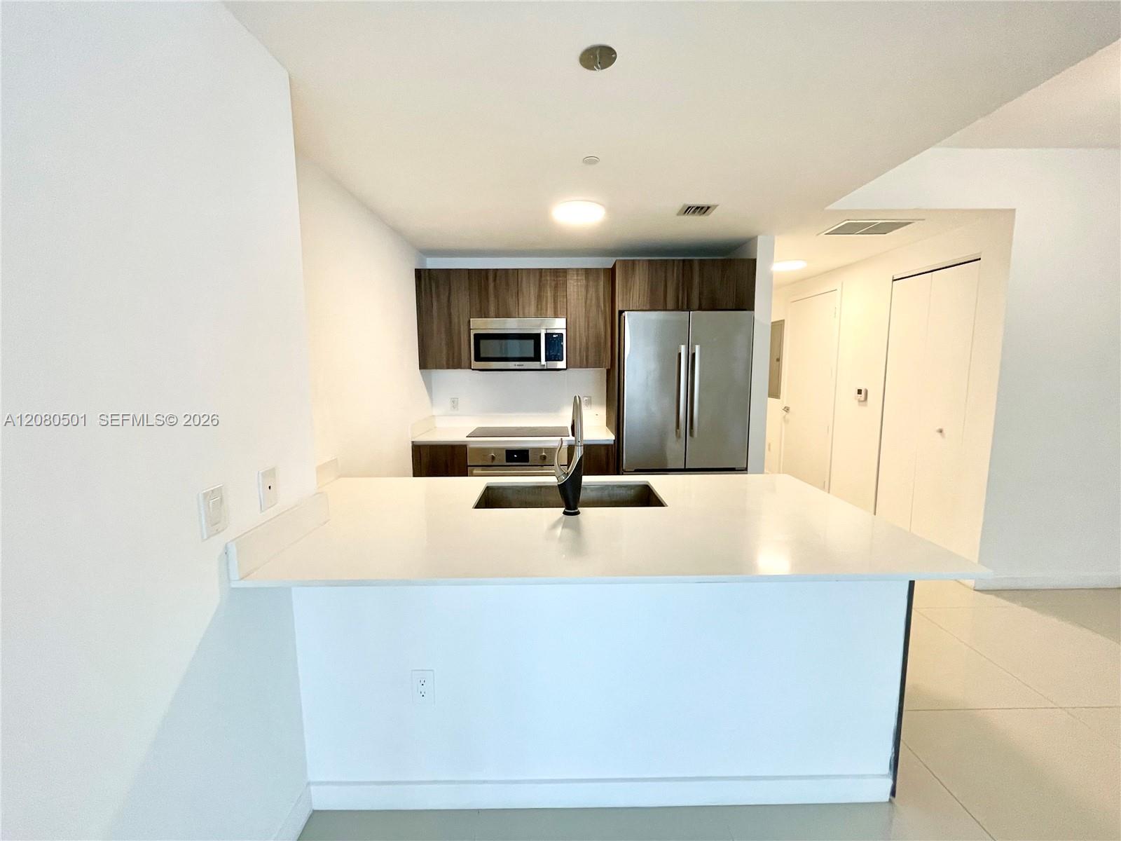 488 NE 18th St # 2204 — Photo 3