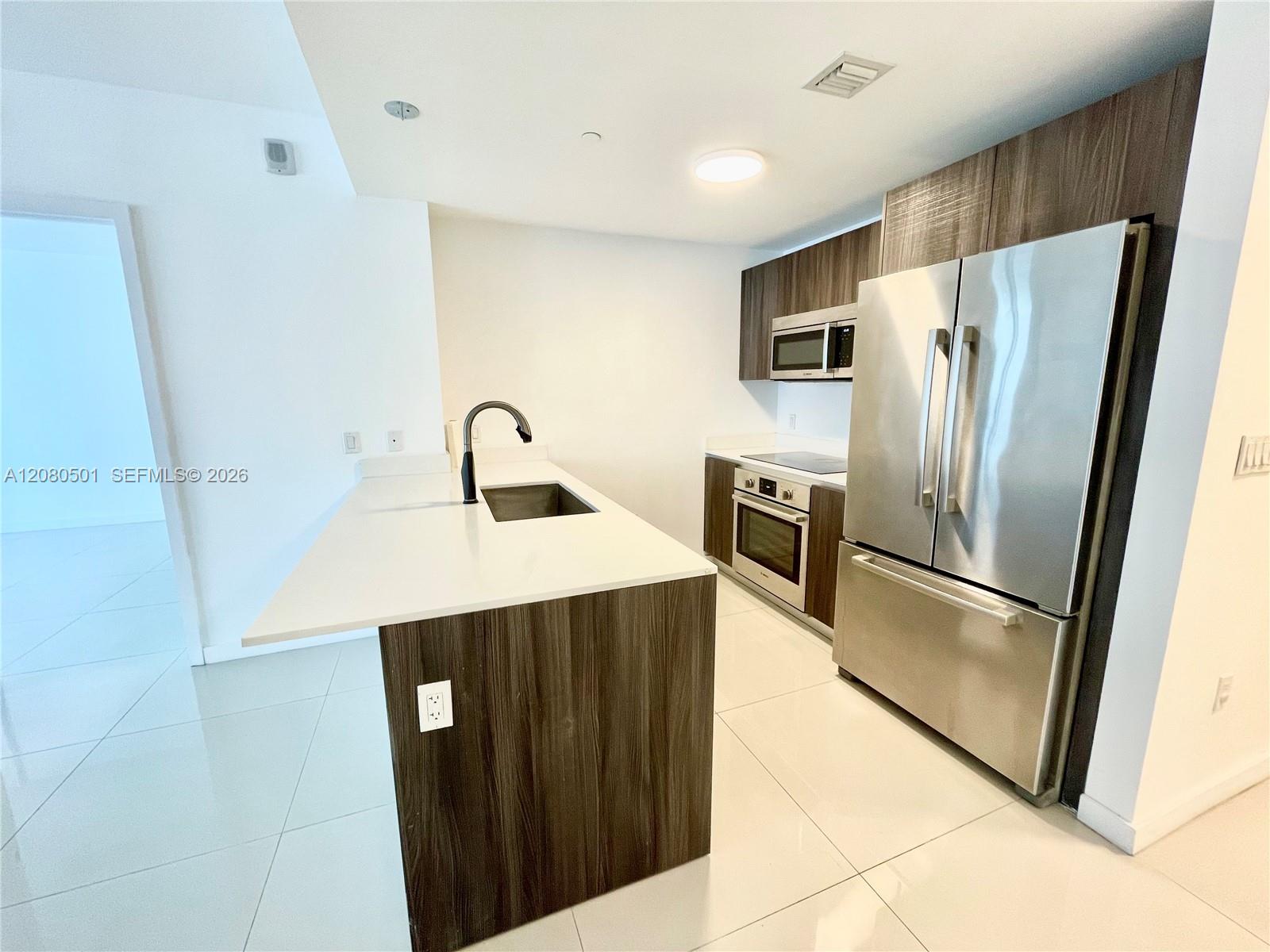 488 NE 18th St # 2204 — Photo 4