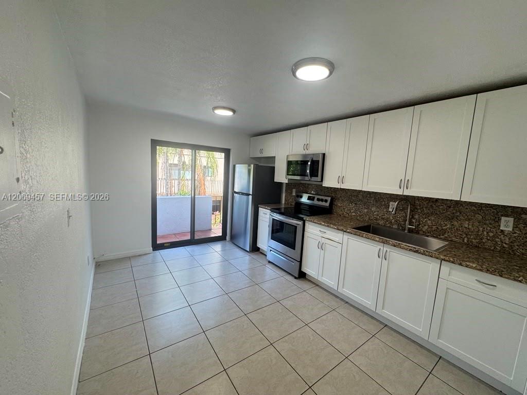3011 SW 1st Ave # 10 — Photo 2