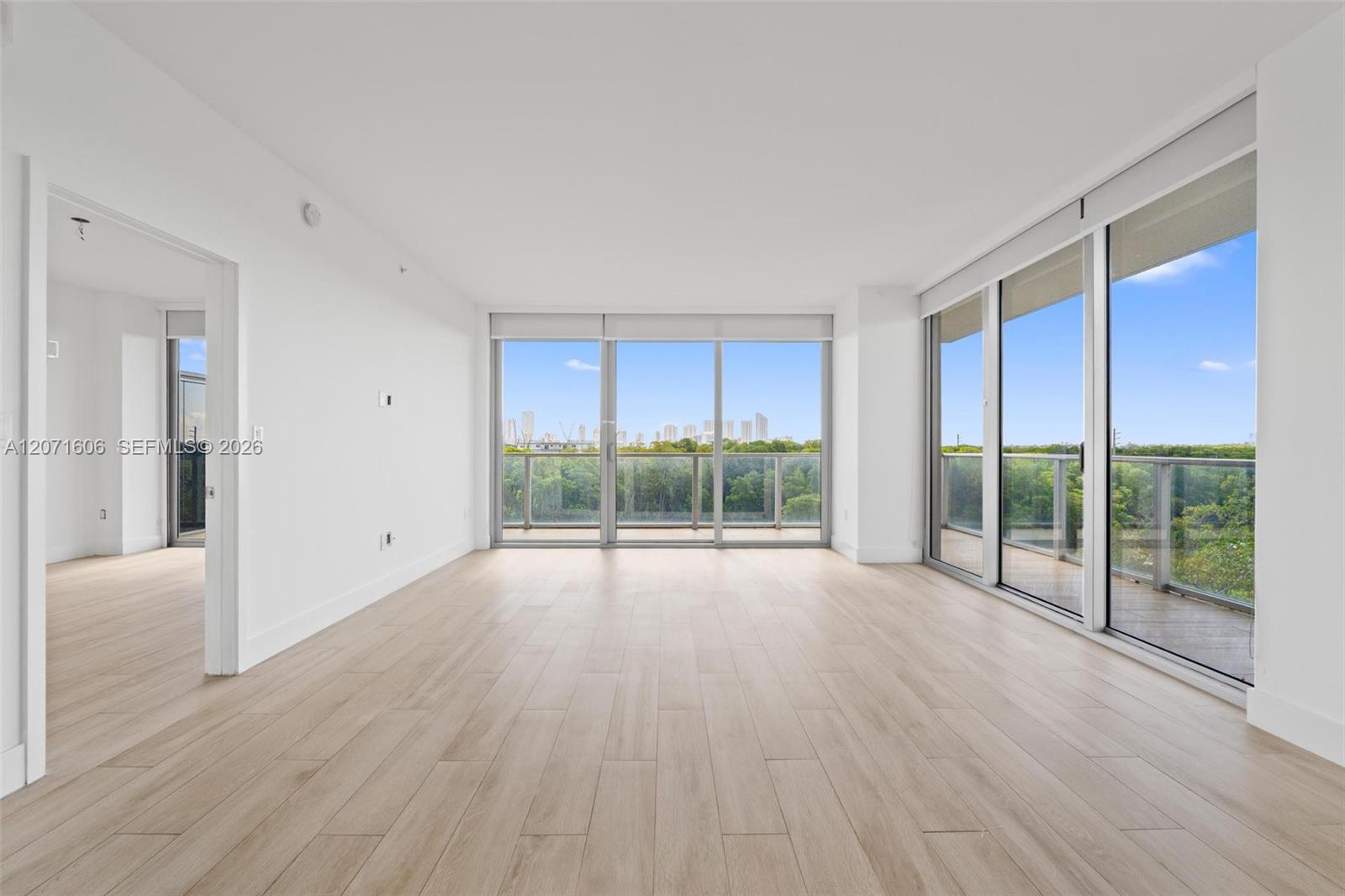 16385 Biscayne Blvd # 521 View 10