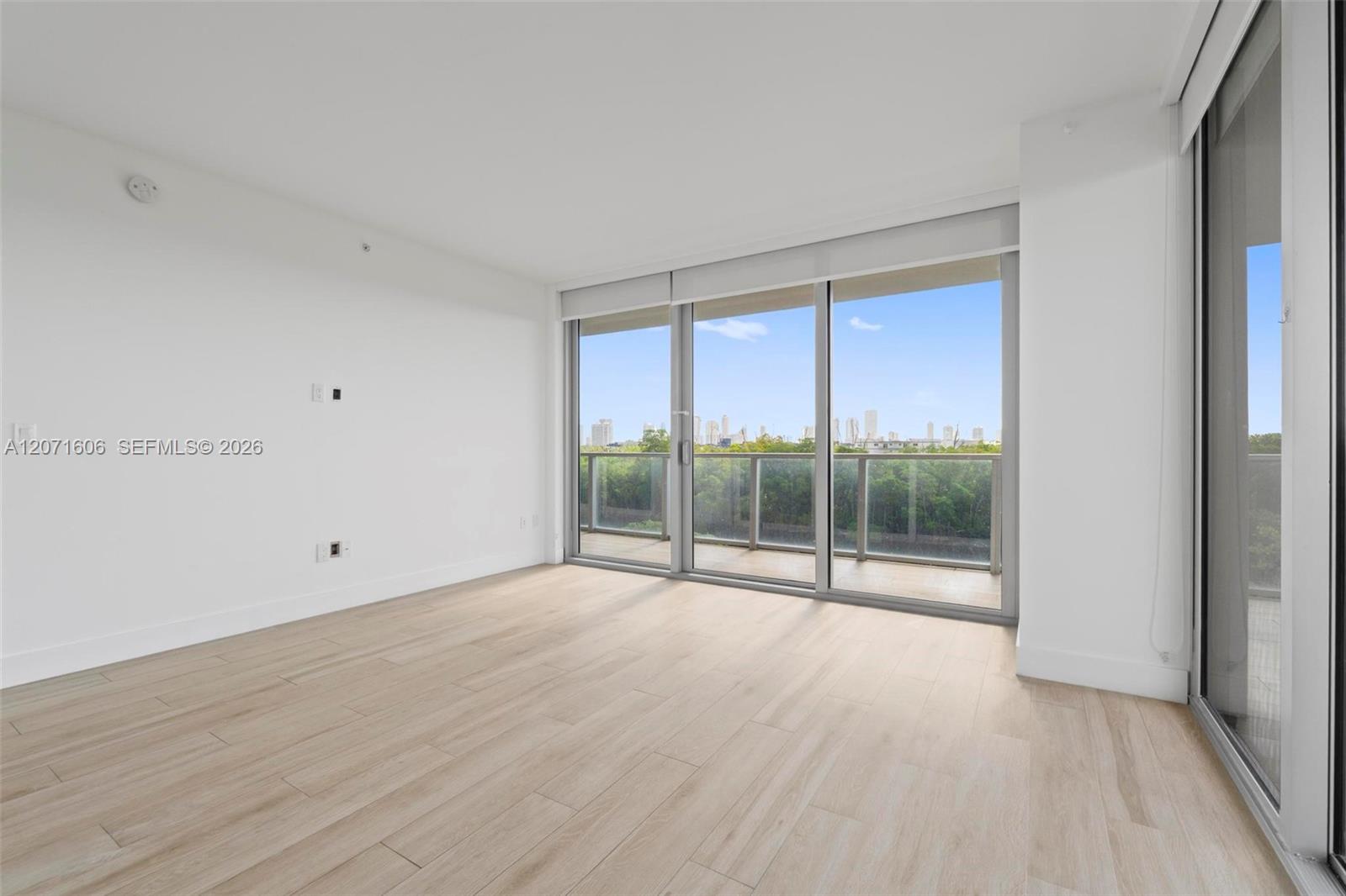 16385 Biscayne Blvd # 521 View 11