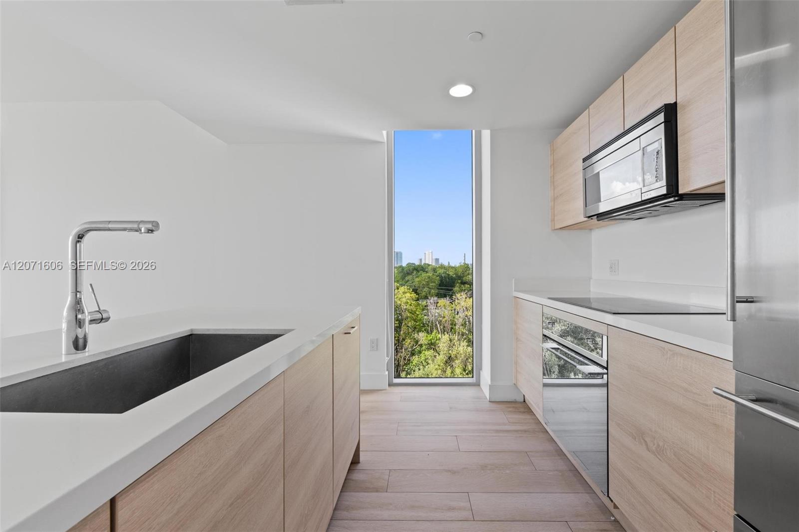 16385 Biscayne Blvd # 521 View 6