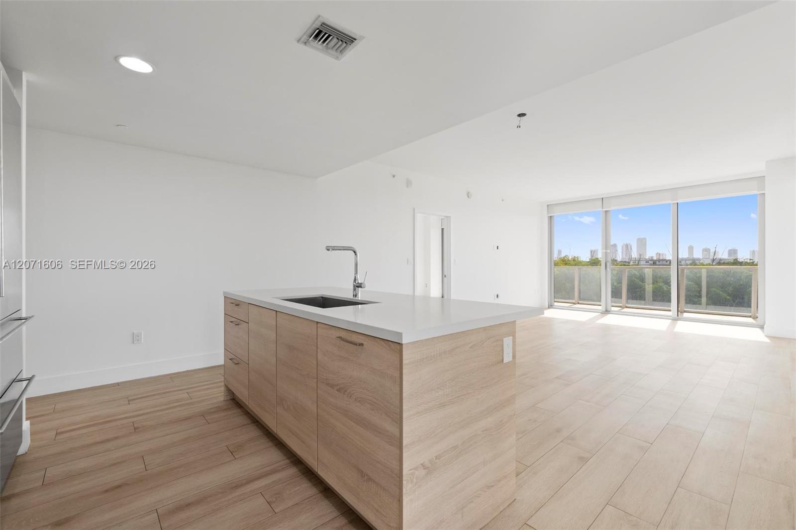 16385 Biscayne Blvd # 521 View 8