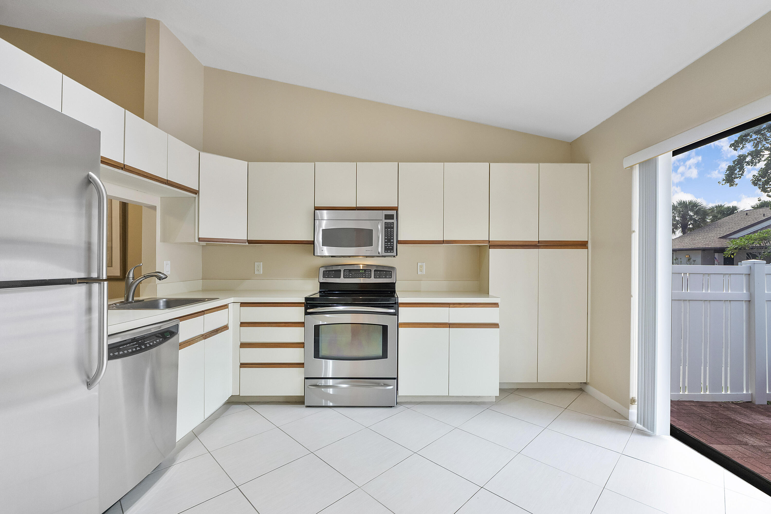 3356 CARAMBOLA Circle S — Photo 3