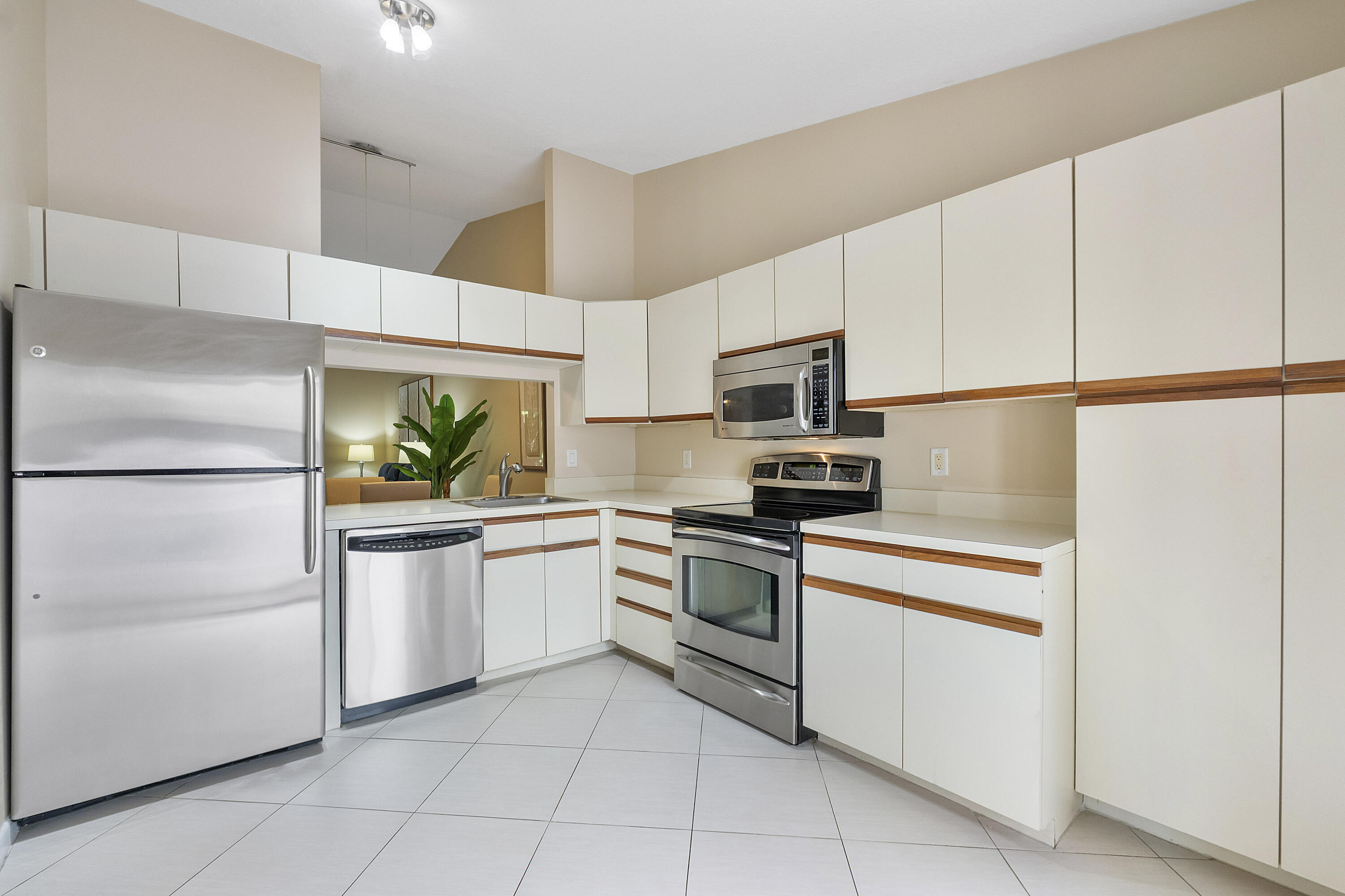 3356 CARAMBOLA Circle S — Photo 4