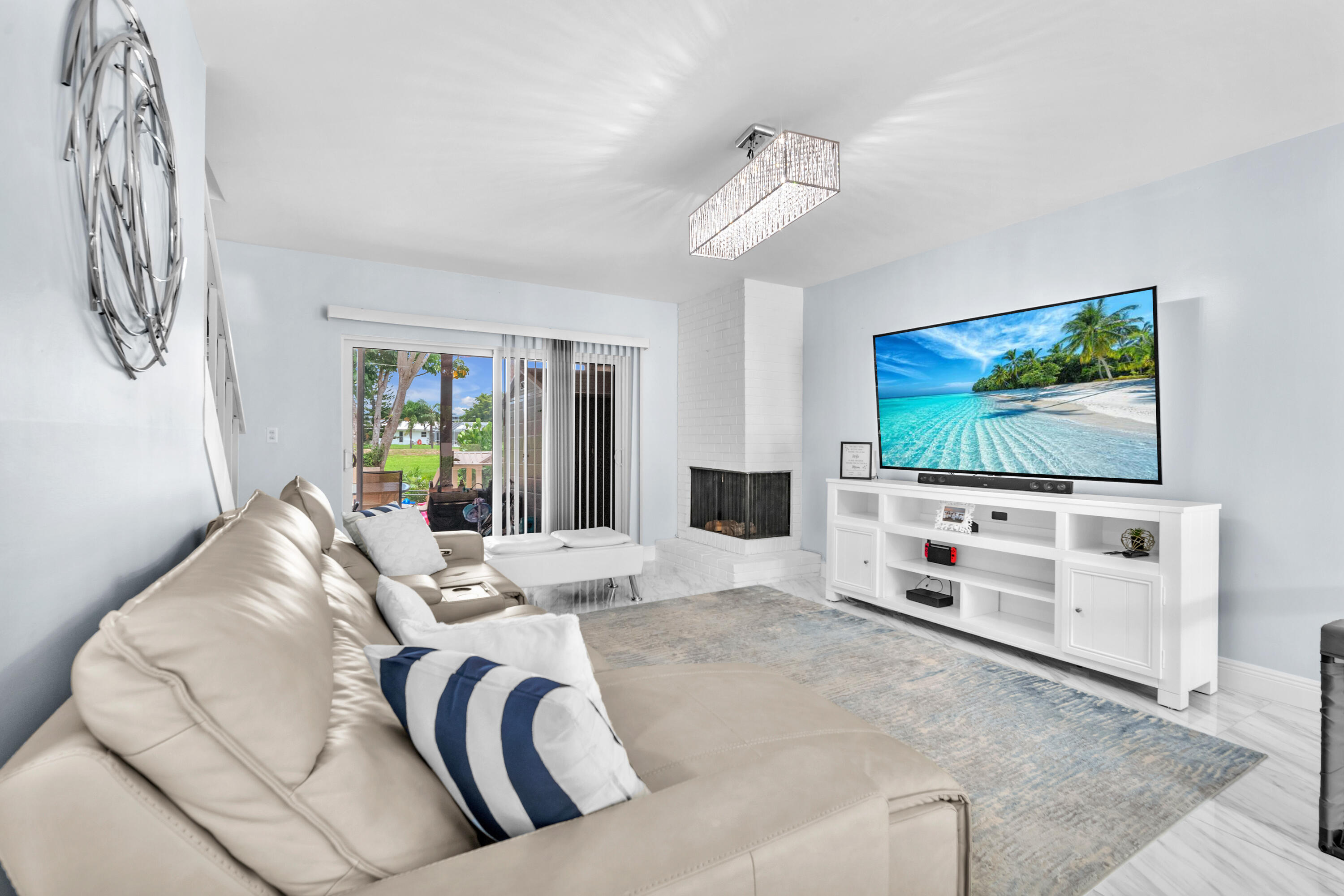 3119 N PALM AIRE Drive # 3119 — Photo 4