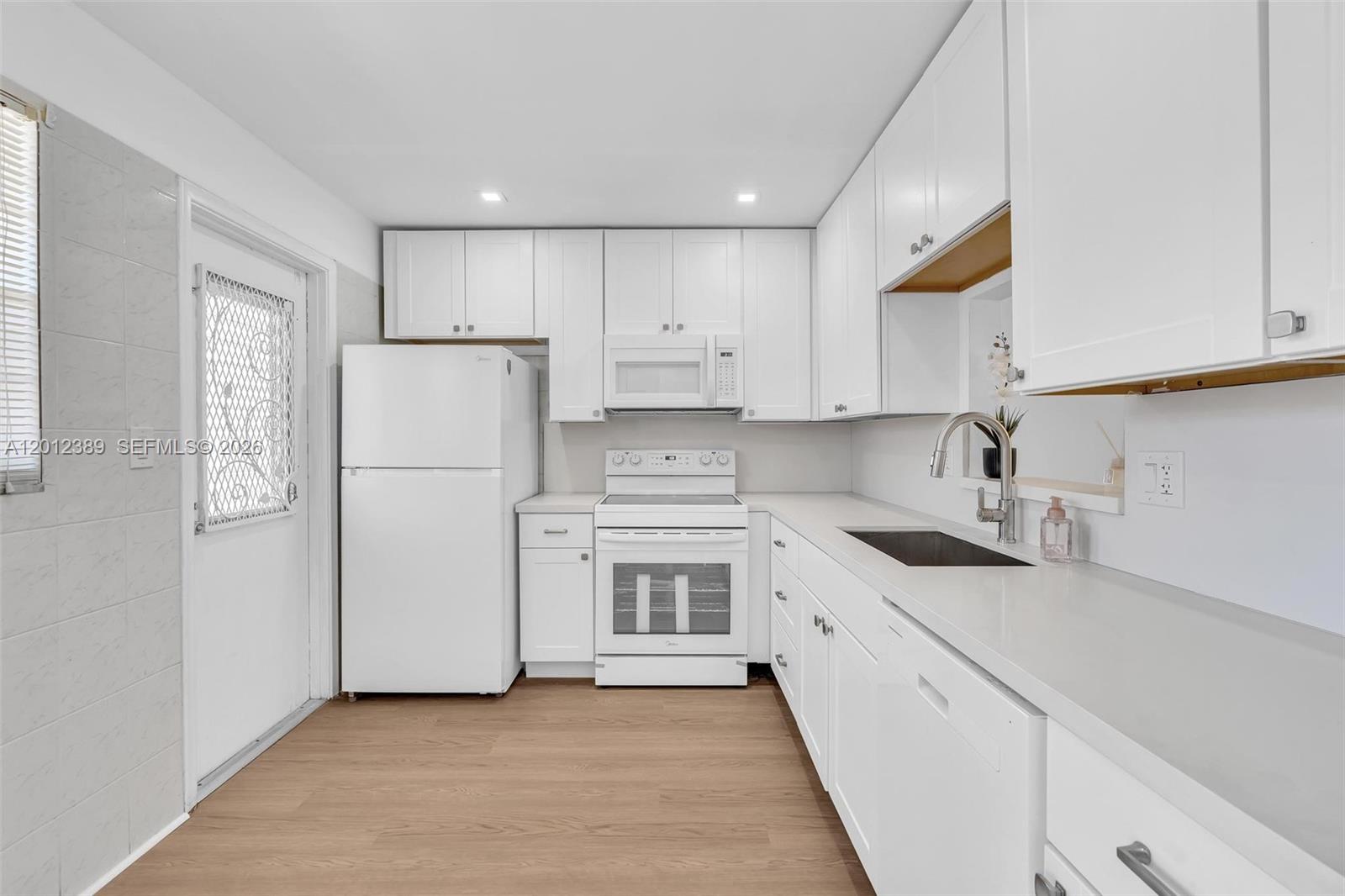 218 NE 12th Ave # 302, Hallandale Beach FL 33009