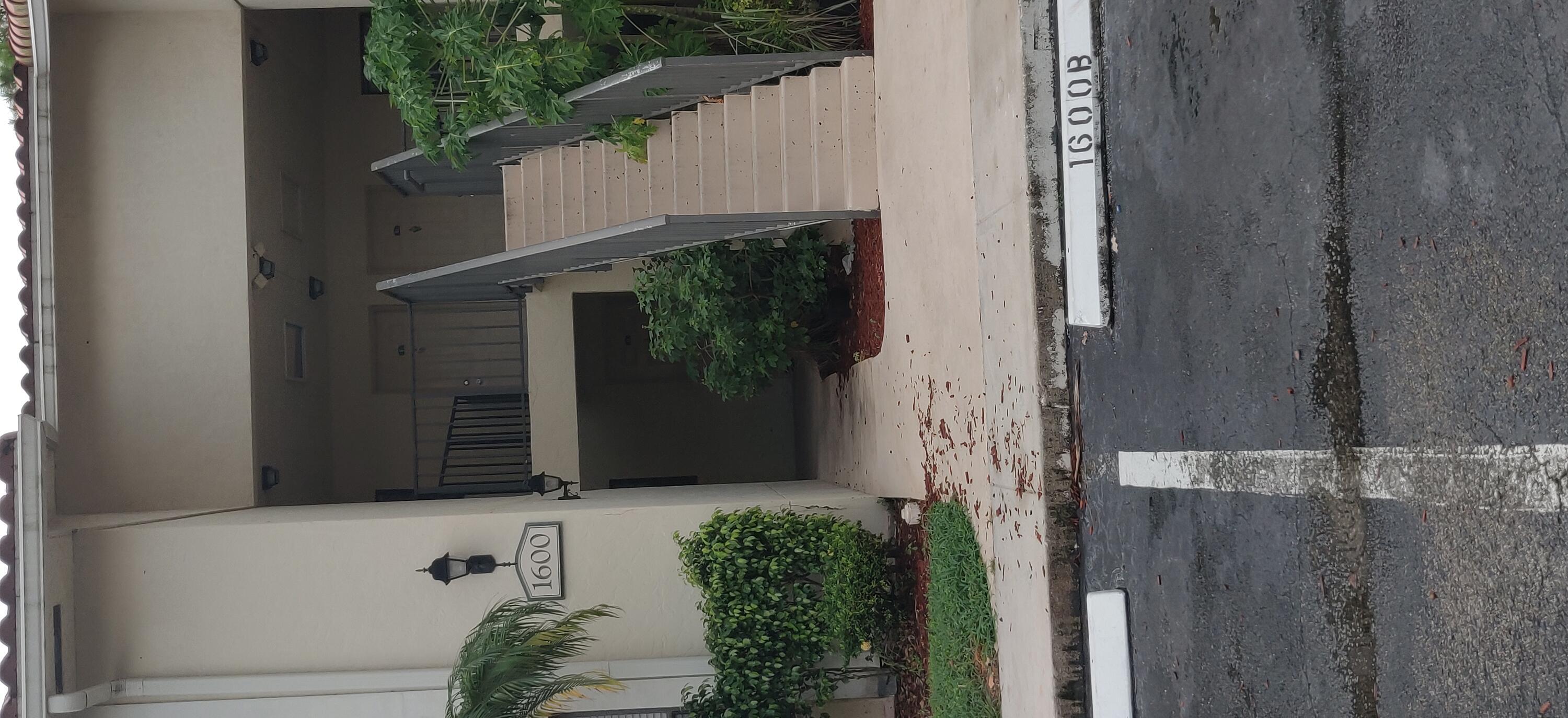 1600 Balfour Point Drive # F, West Palm Beach FL 33411