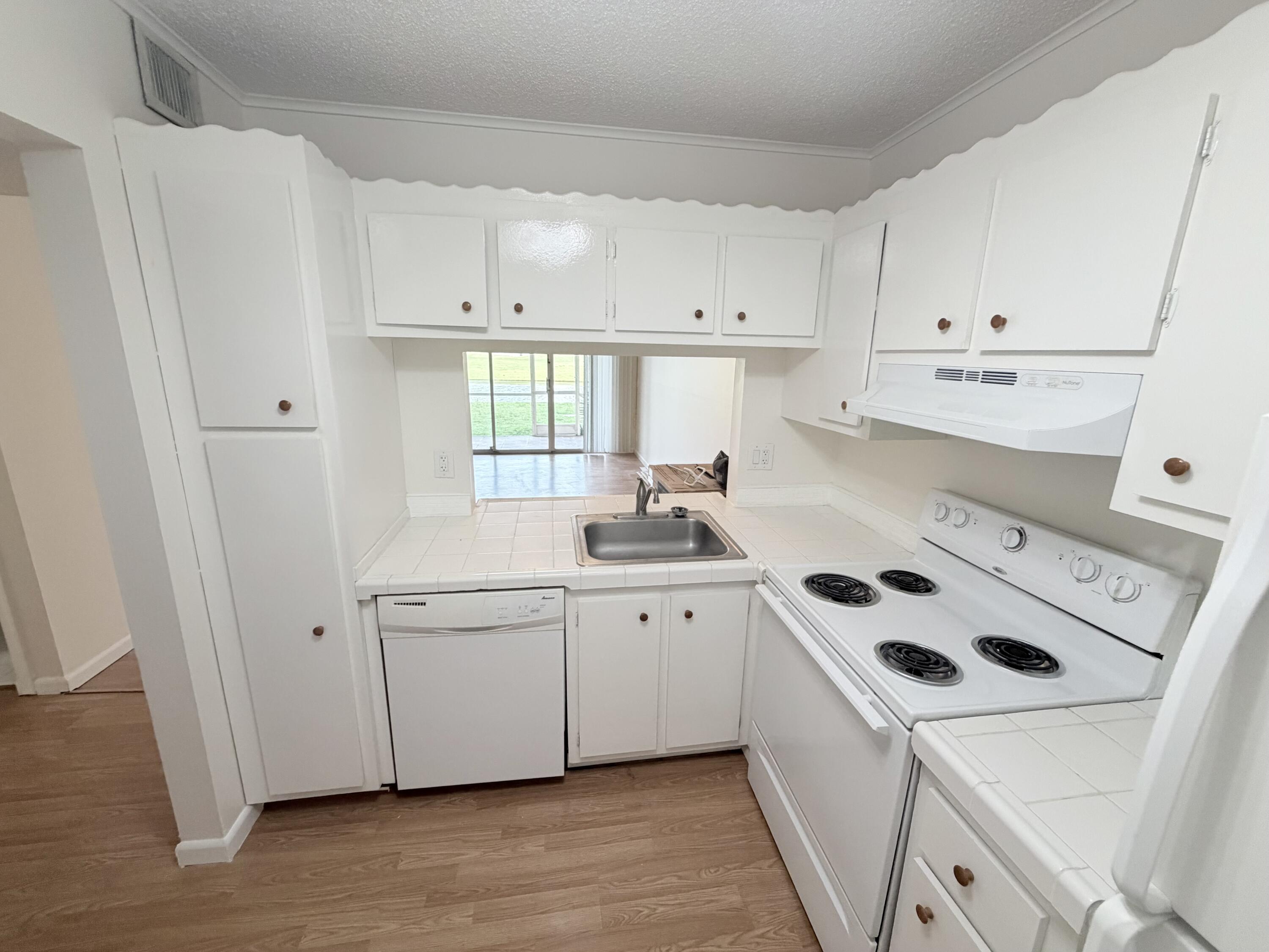9230 Lagoon Place # 110, Davie FL 33324