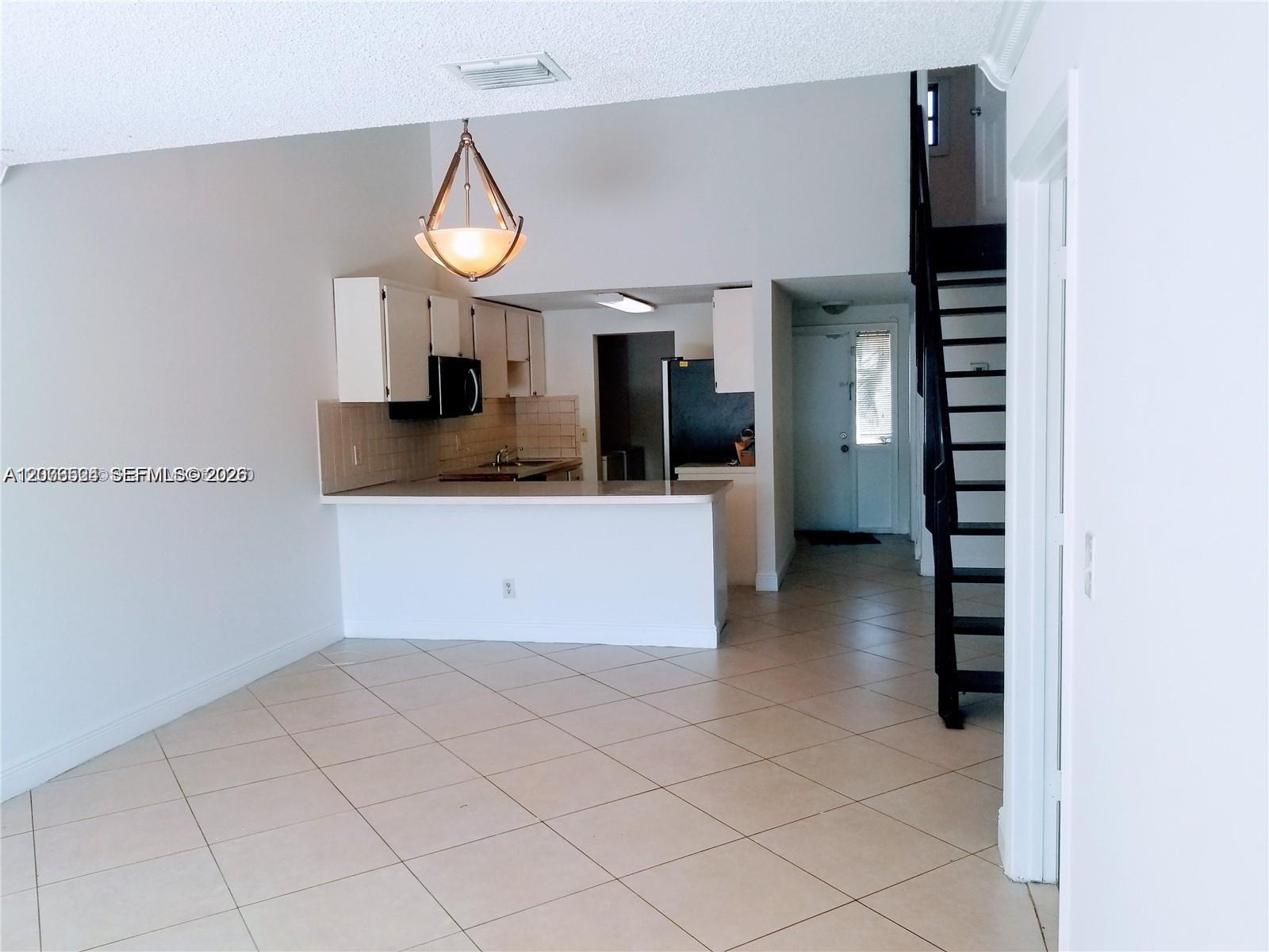 6943 SW 40th St # R — Photo 2