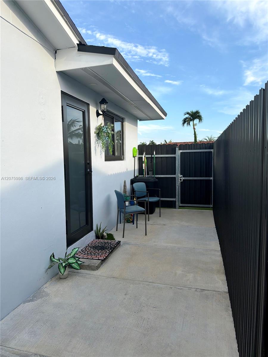 14072 SW 80th St — Photo 2