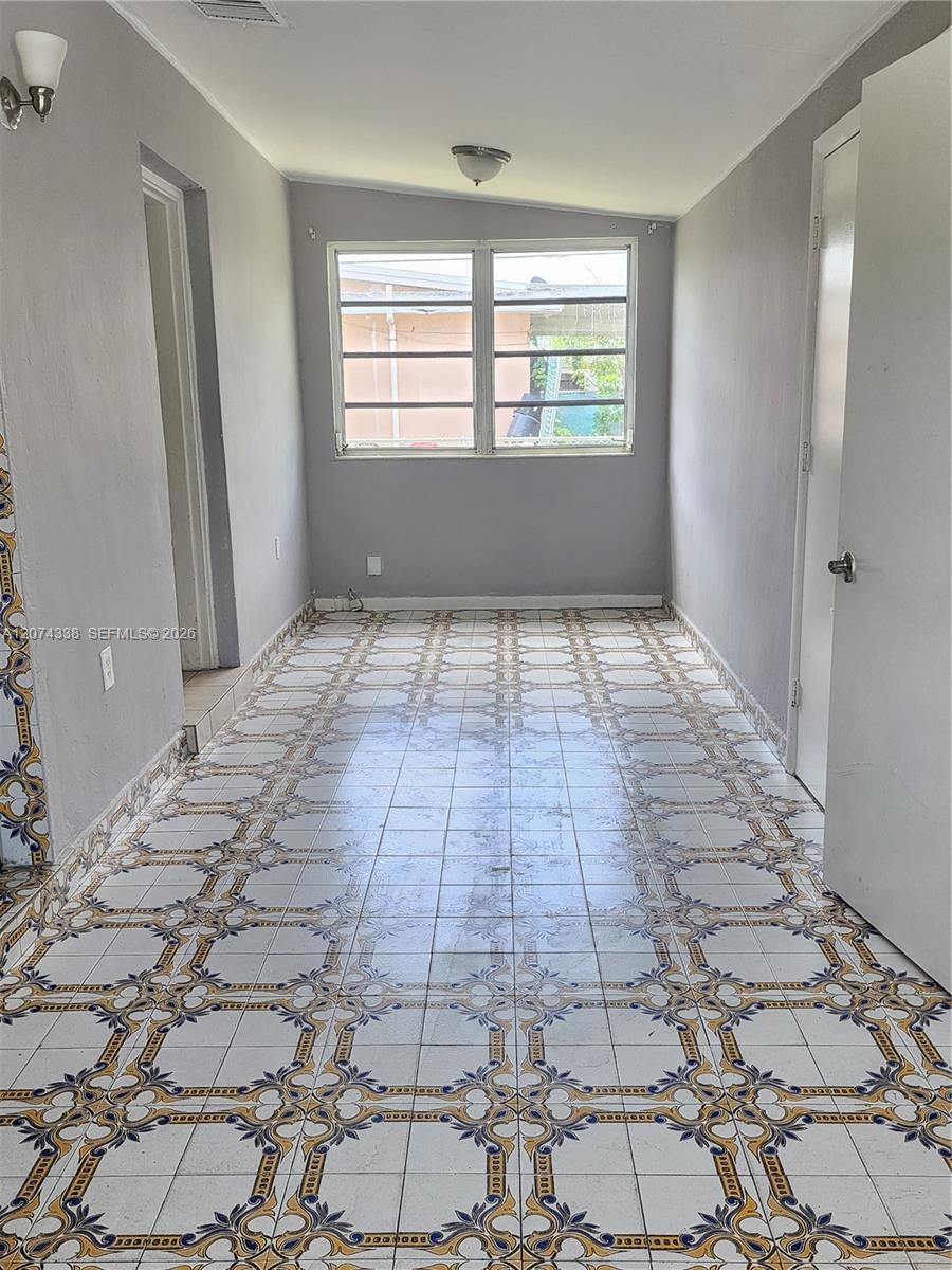 4100 SW 36th — Photo 3