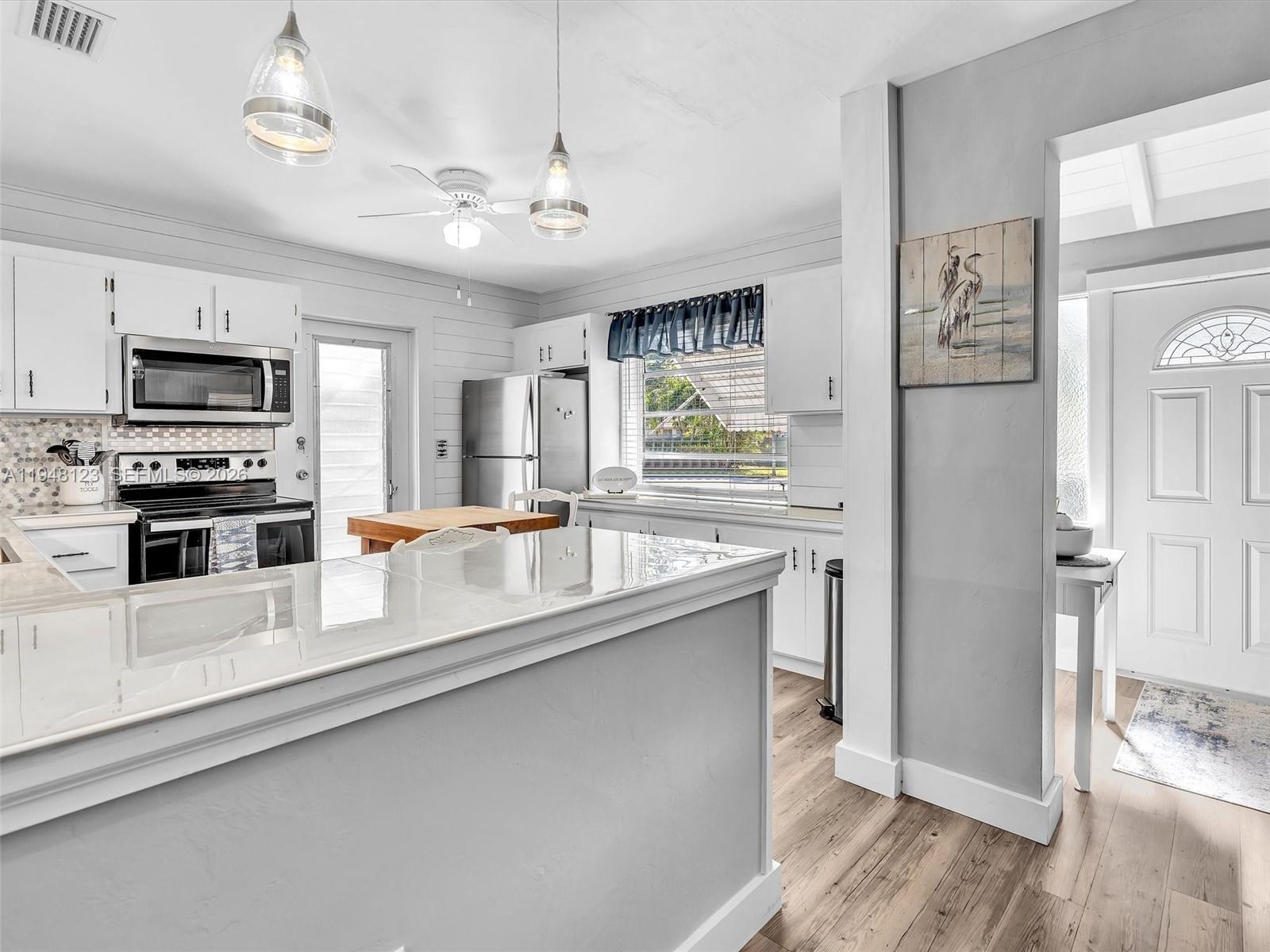 2539 CLEVELAND Street — Photo 2