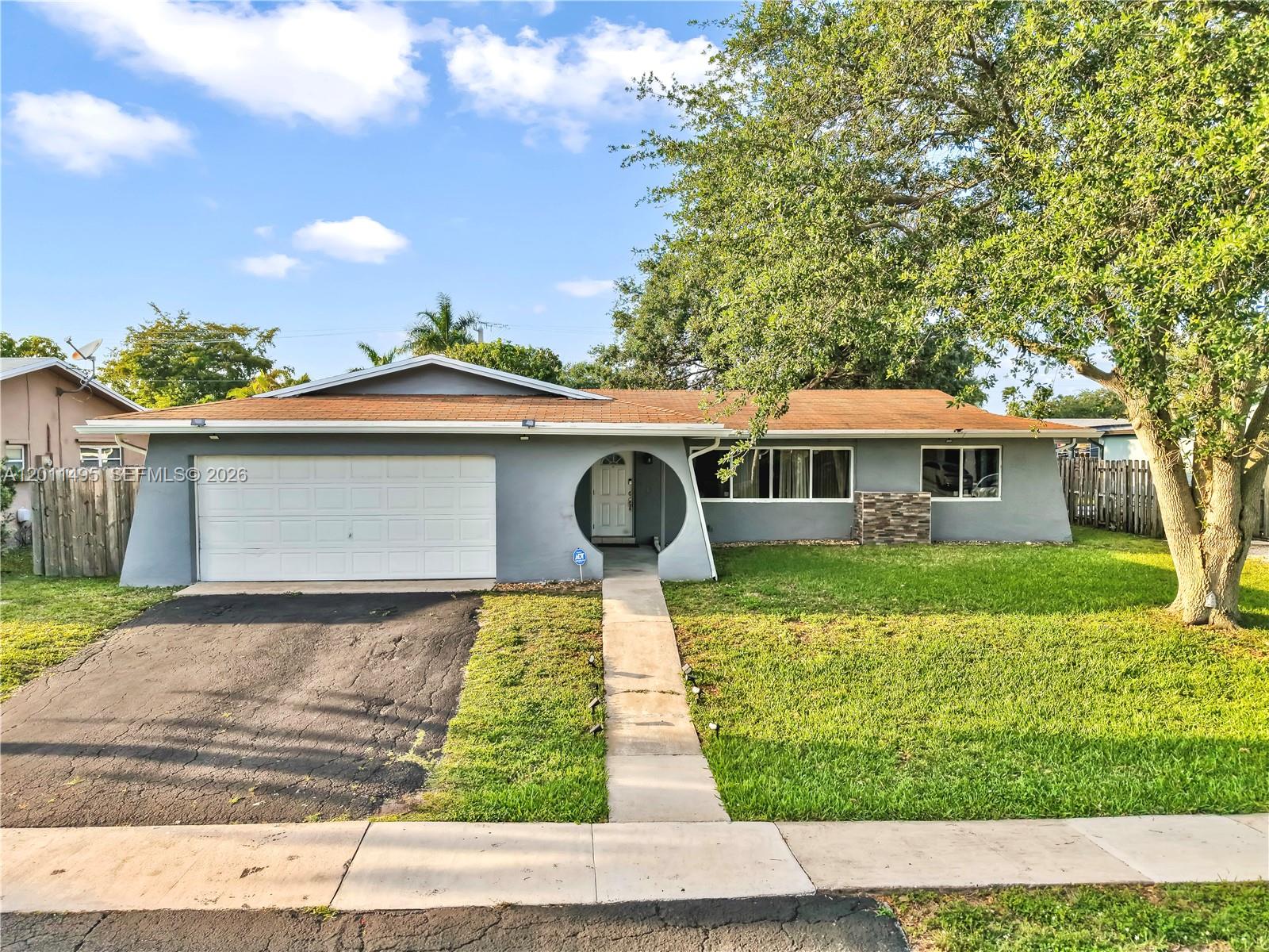 9511 NW 8th St, Pembroke Pines FL 33024