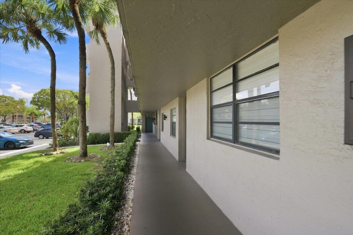1100 COLONY POINT Circle # 121 — Photo 4