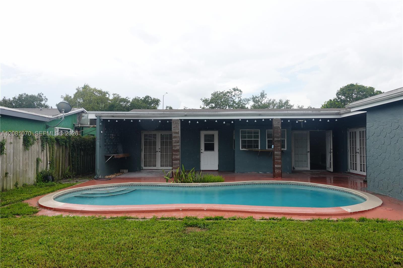 2081 Utopia Dr — Photo 2