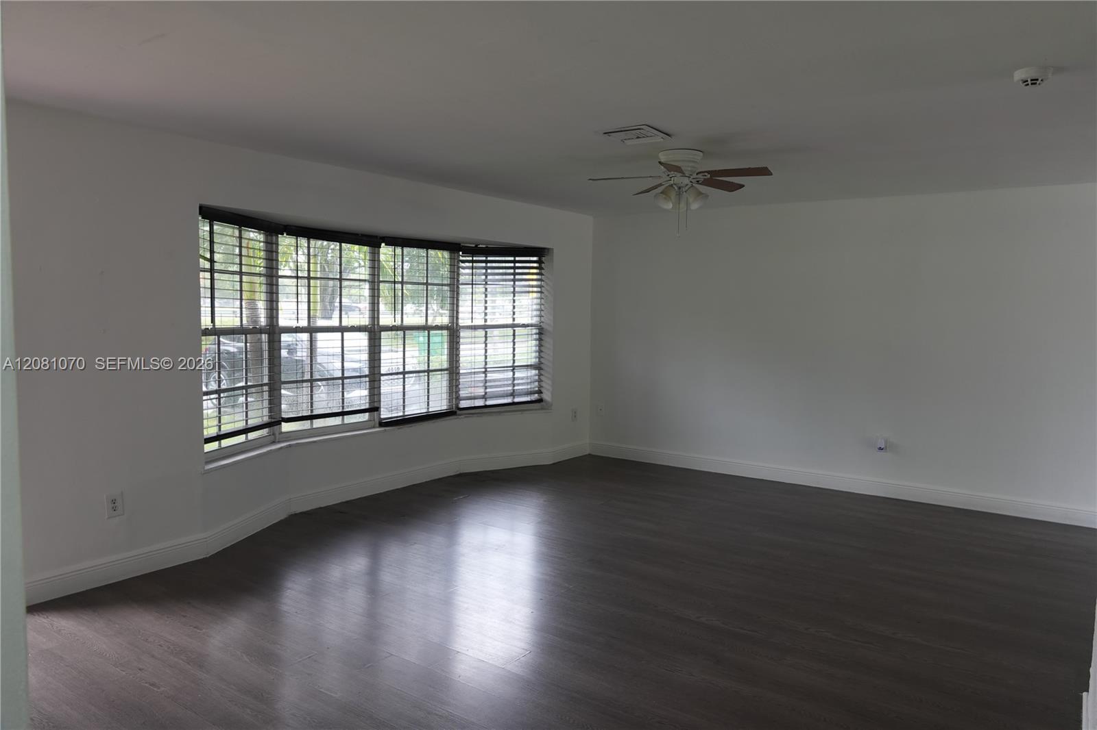 2081 Utopia Dr — Photo 4