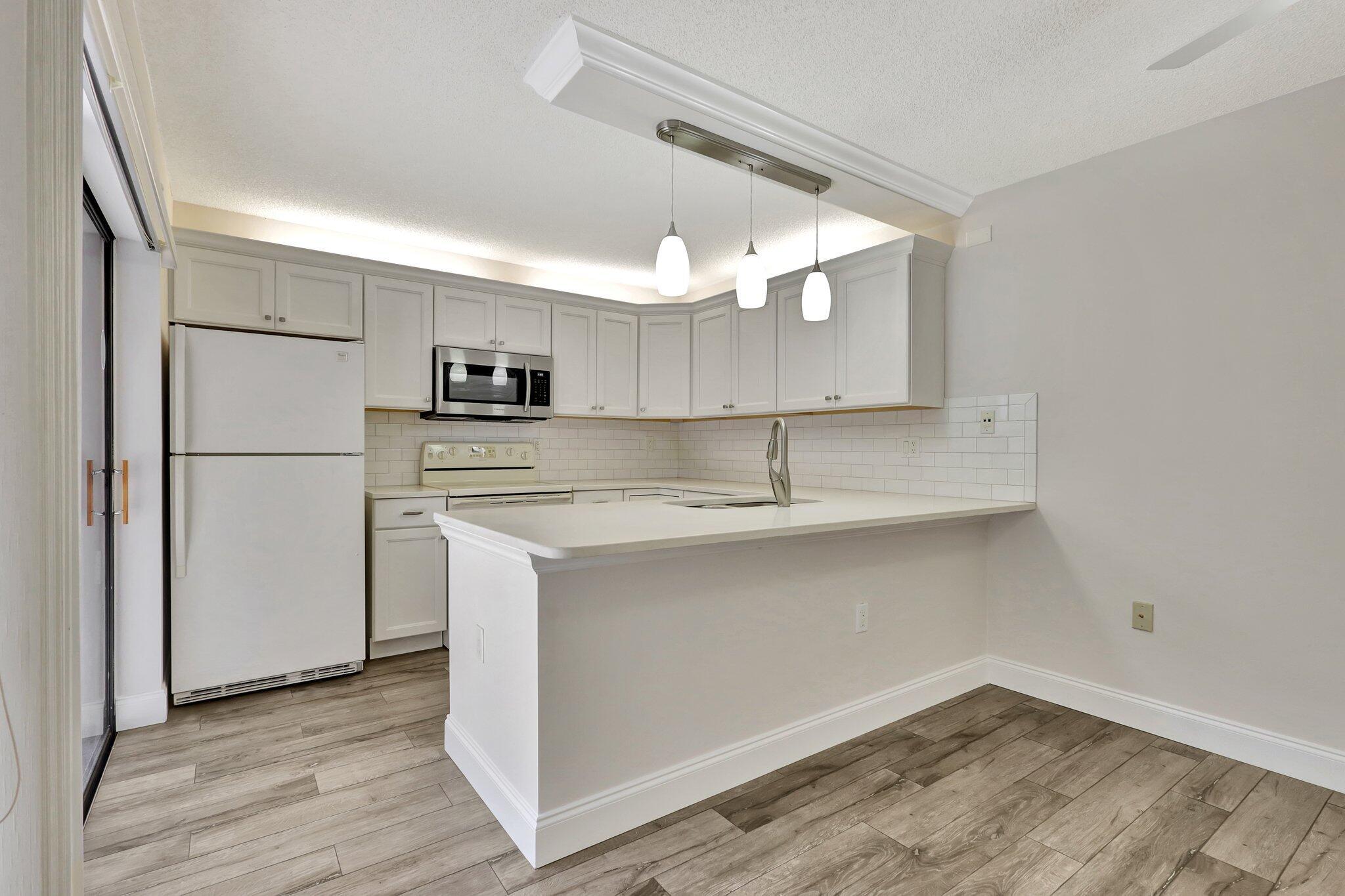 7118 71ST Way — Photo 3