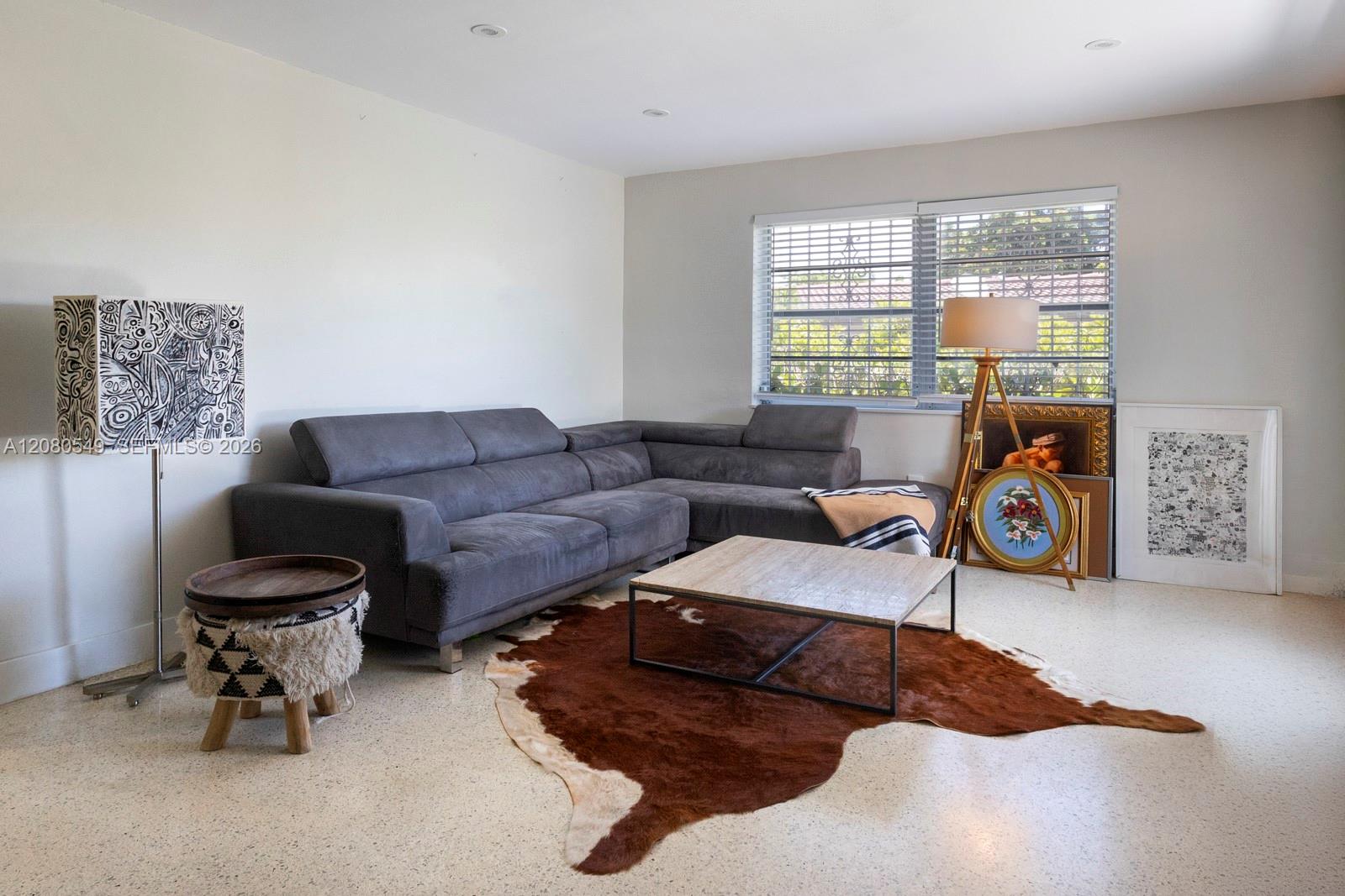 1045 SW 12th St # 1045 — Photo 3