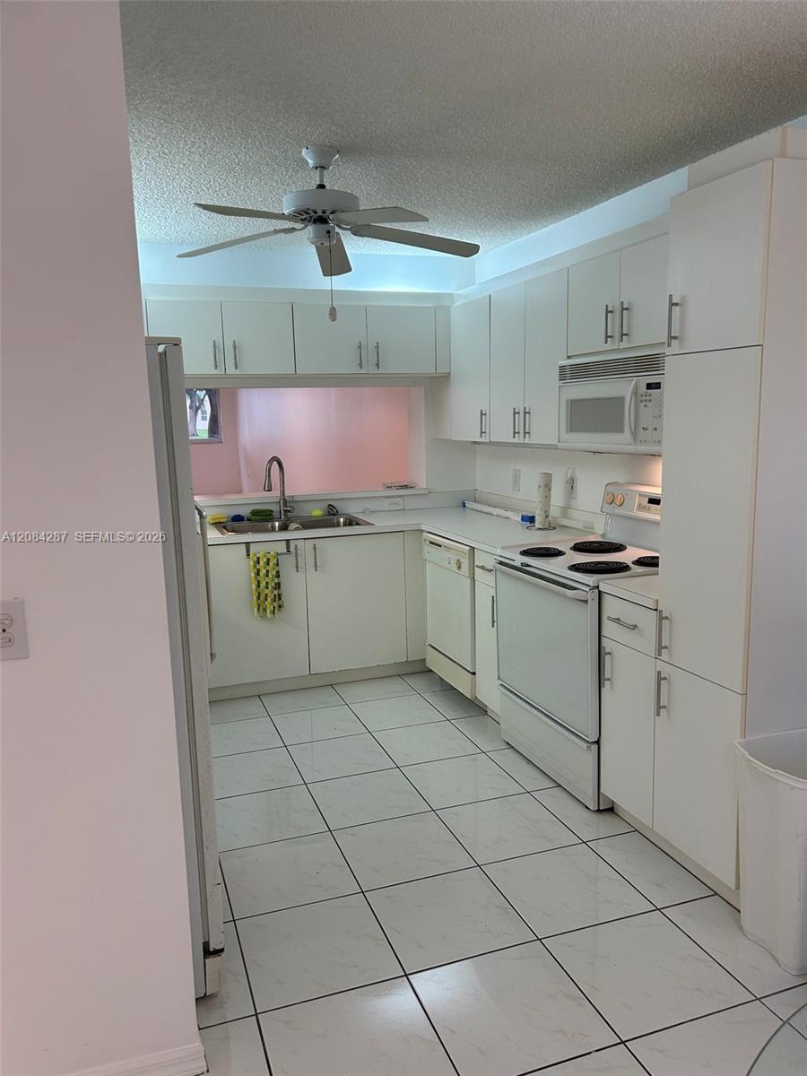 2541 N Nob Hill Rd # 109 — Photo 3