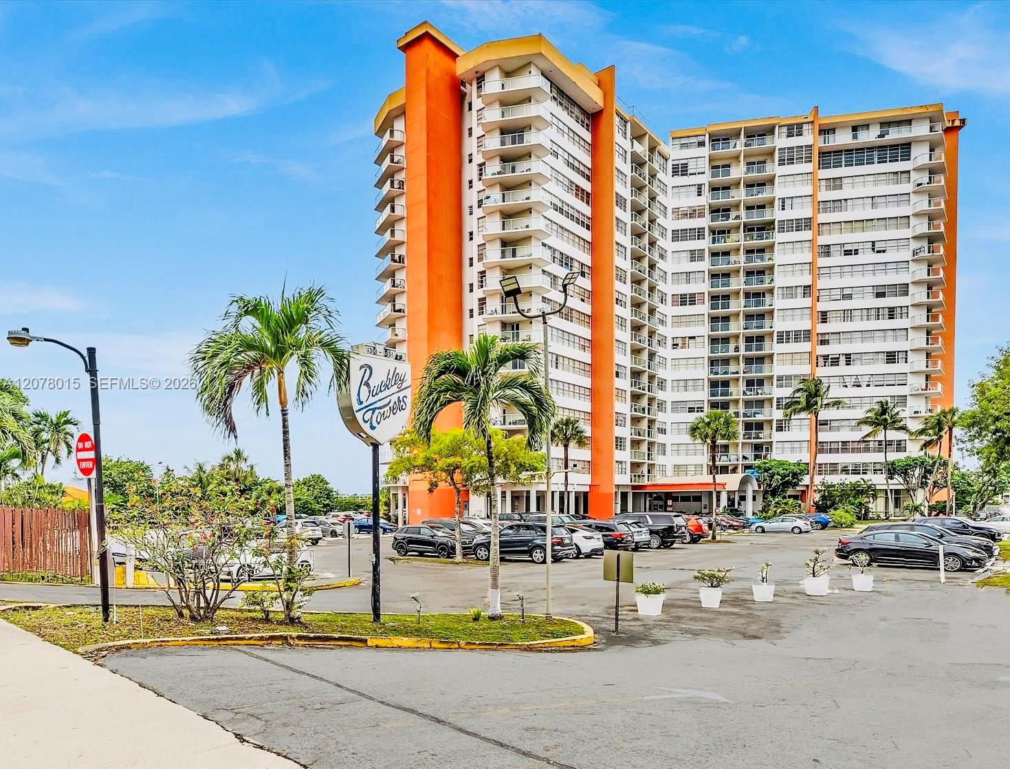 1301 NE Miami Gardens Dr # 1406W — Photo 2