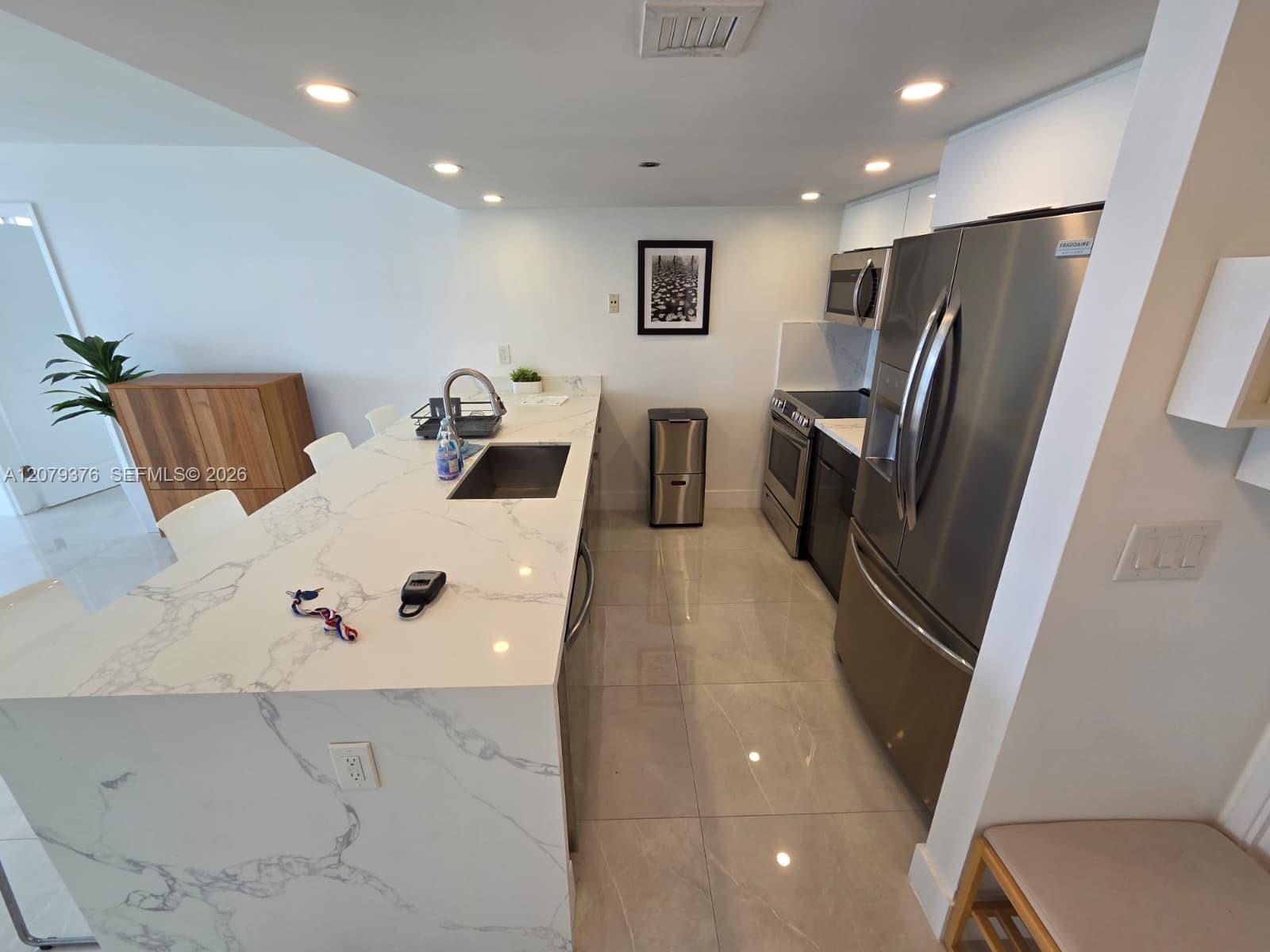 7601 E Treasure Dr # 1902 — Photo 3