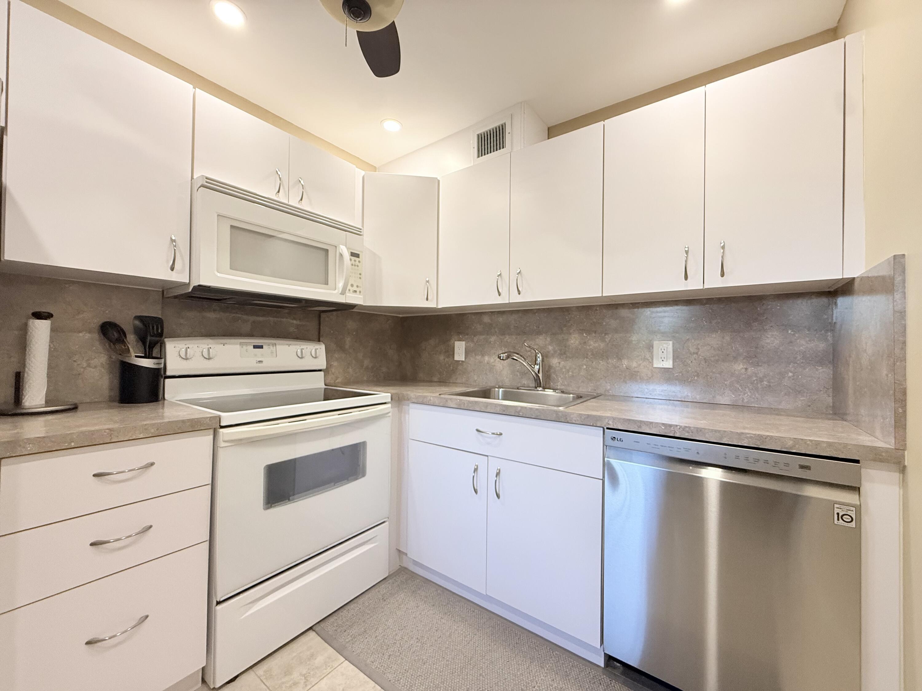 4015 Islewood D — Photo 3