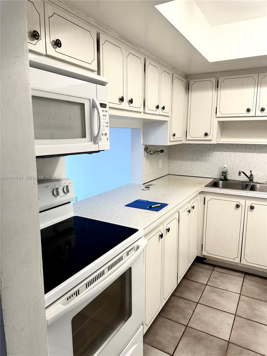 1400 NE 169th St # 305 — Photo 3