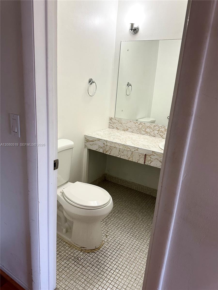 1400 NE 169th St # 305 — Photo 4