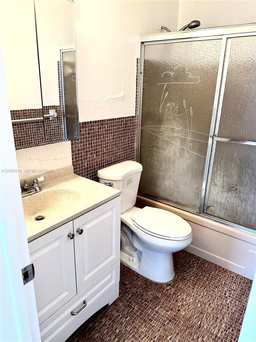 1400 NE 169th St # 305 — Photo 5