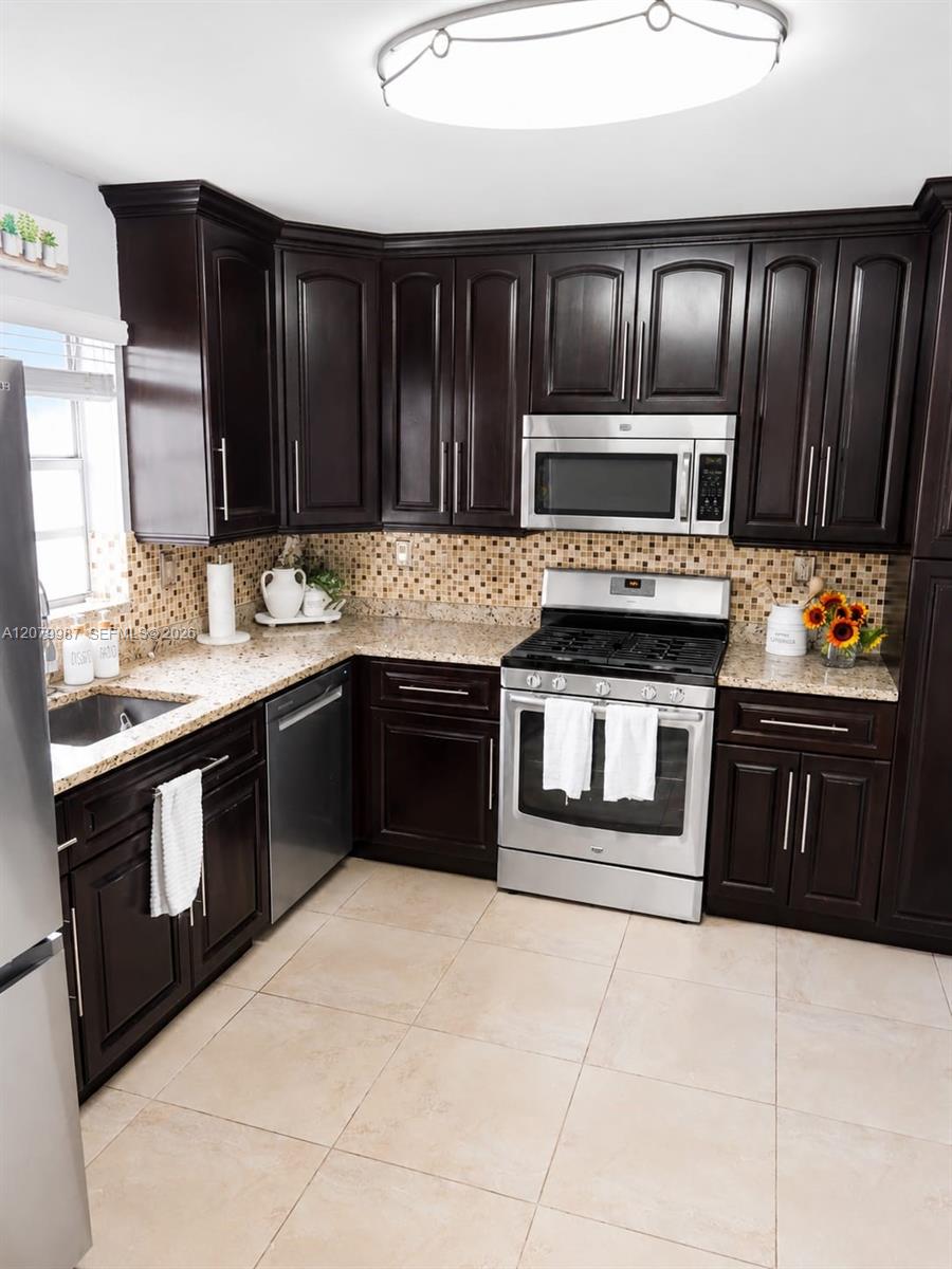 8320 SW 154th Ave # 30 — Photo 3