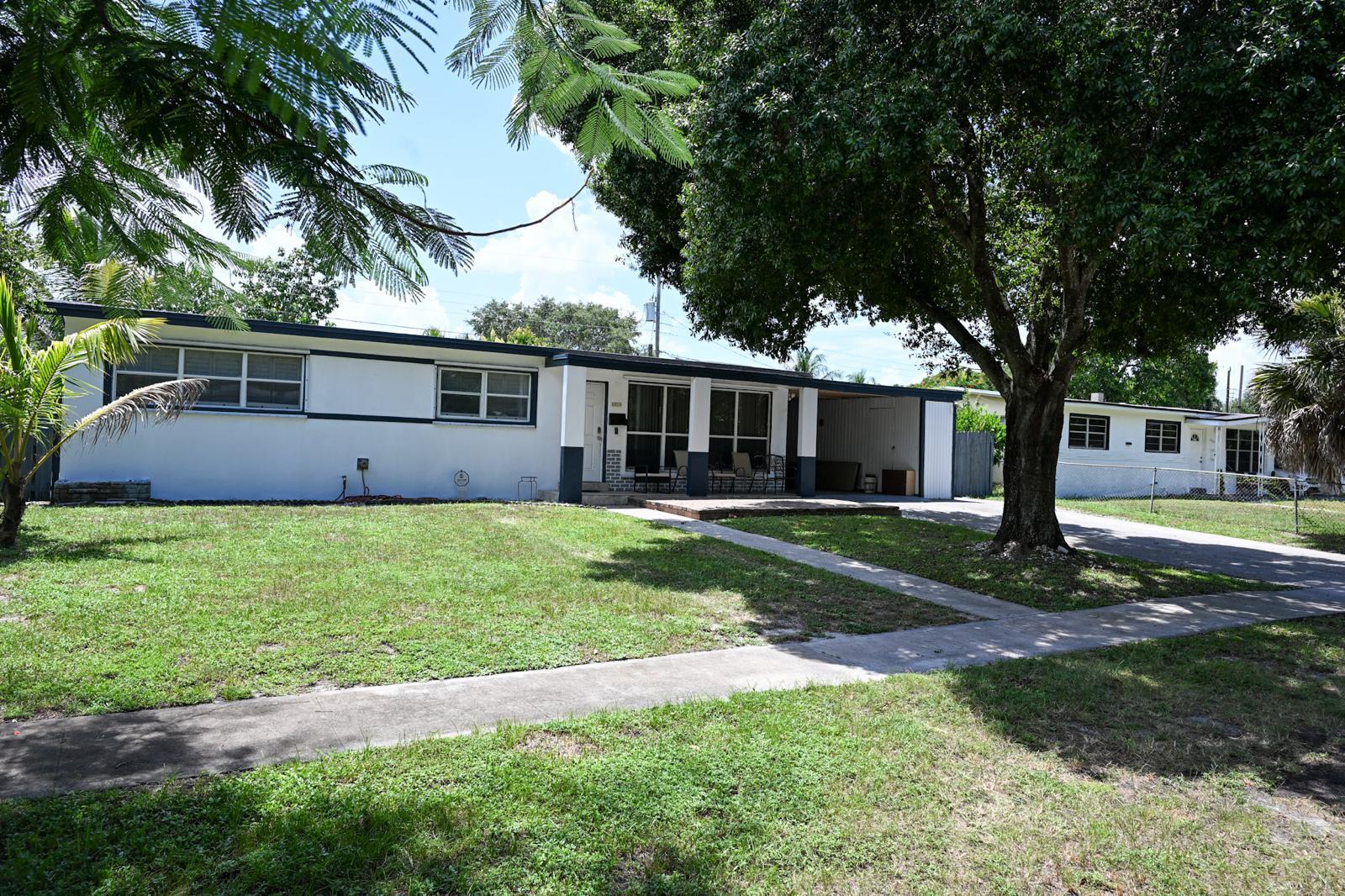 6814 NW 14TH Street — Photo 2