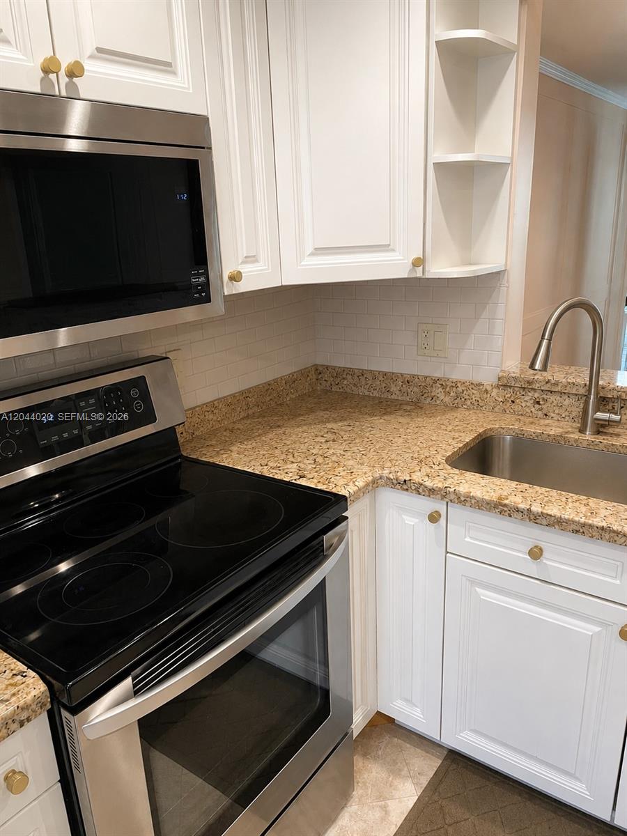 219 NE 14th Ave # 306 — Photo 2